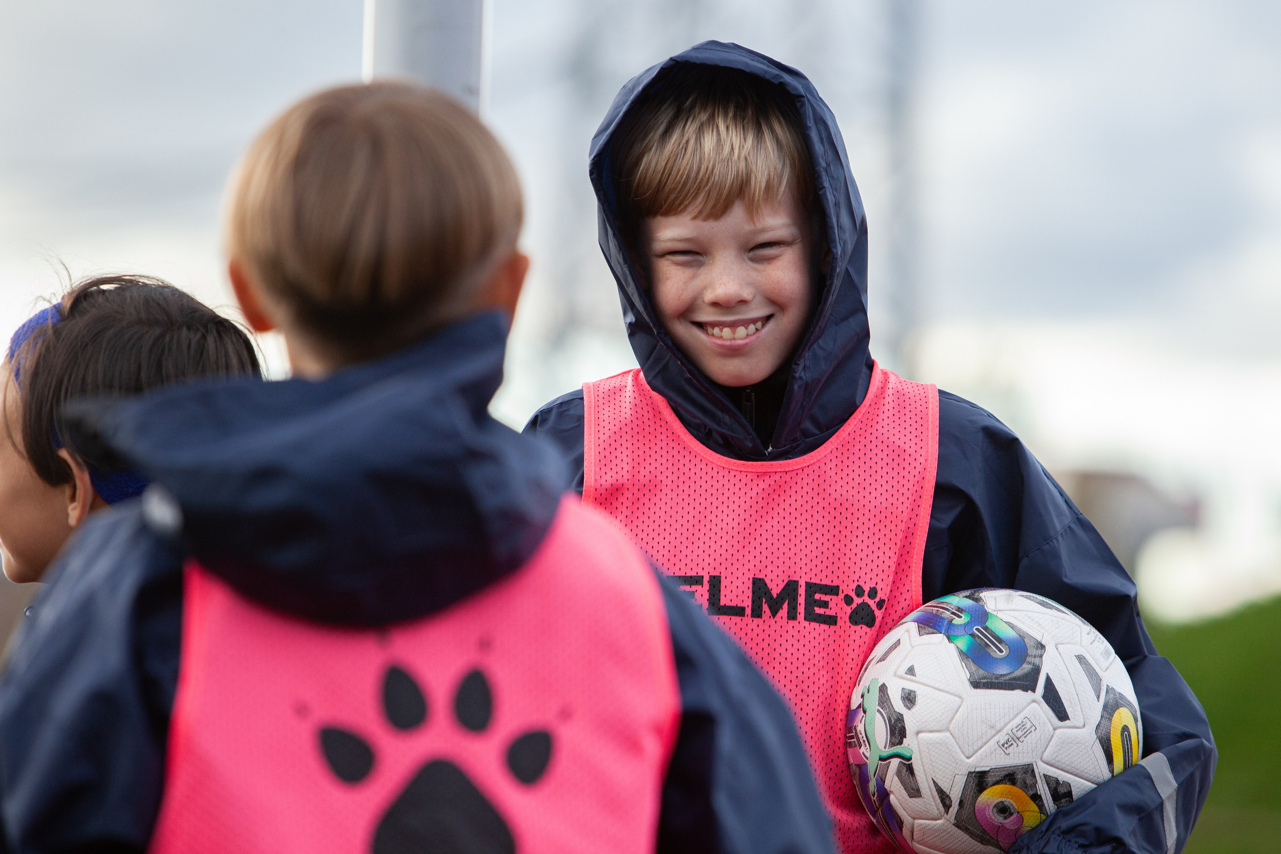 Матч юношеской футбольной лиги между командами СШ «Сахалин» и «СШОР № 1» (Комсомольск-на-Амуре). Кутузов Евгений Фотограф в Южно-Сахалинске