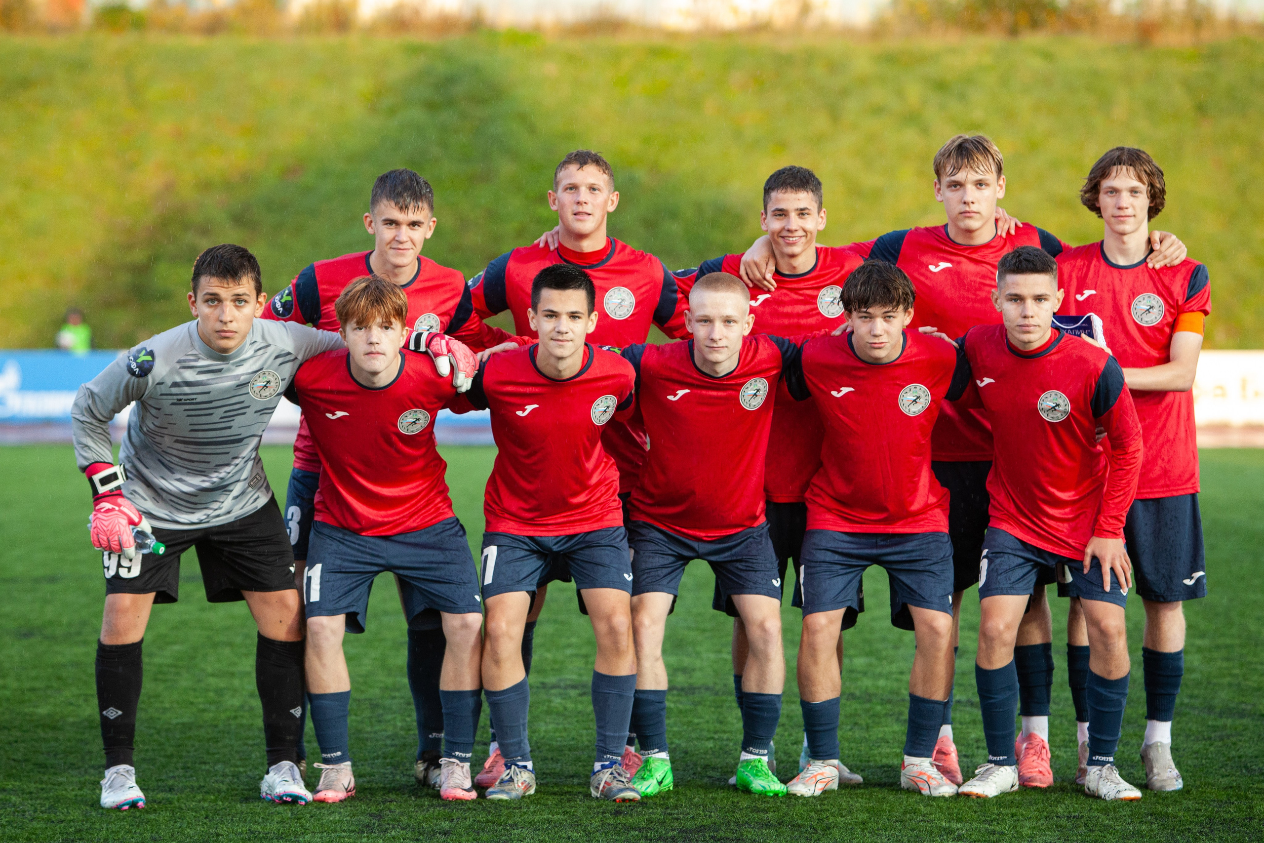 Матч юношеской футбольной лиги между командами СШ «Сахалин» и «СШОР № 1» (Комсомольск-на-Амуре) (U-18). Кутузов Евгений Фотограф в Южно-Сахалинске