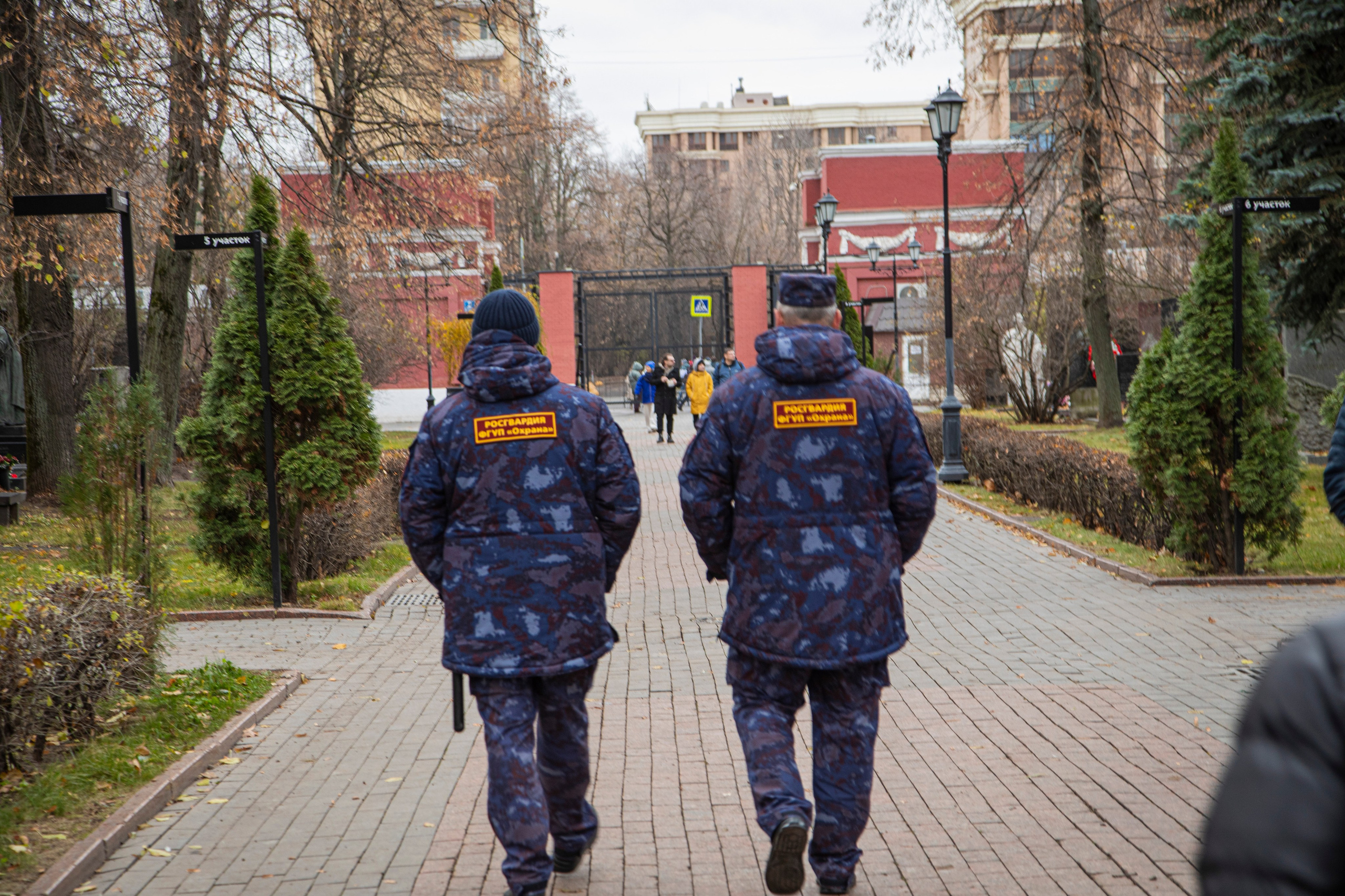 Осенняя прогулка по Новодевичьему кладбищу. Фотограф Сергей Ловкий