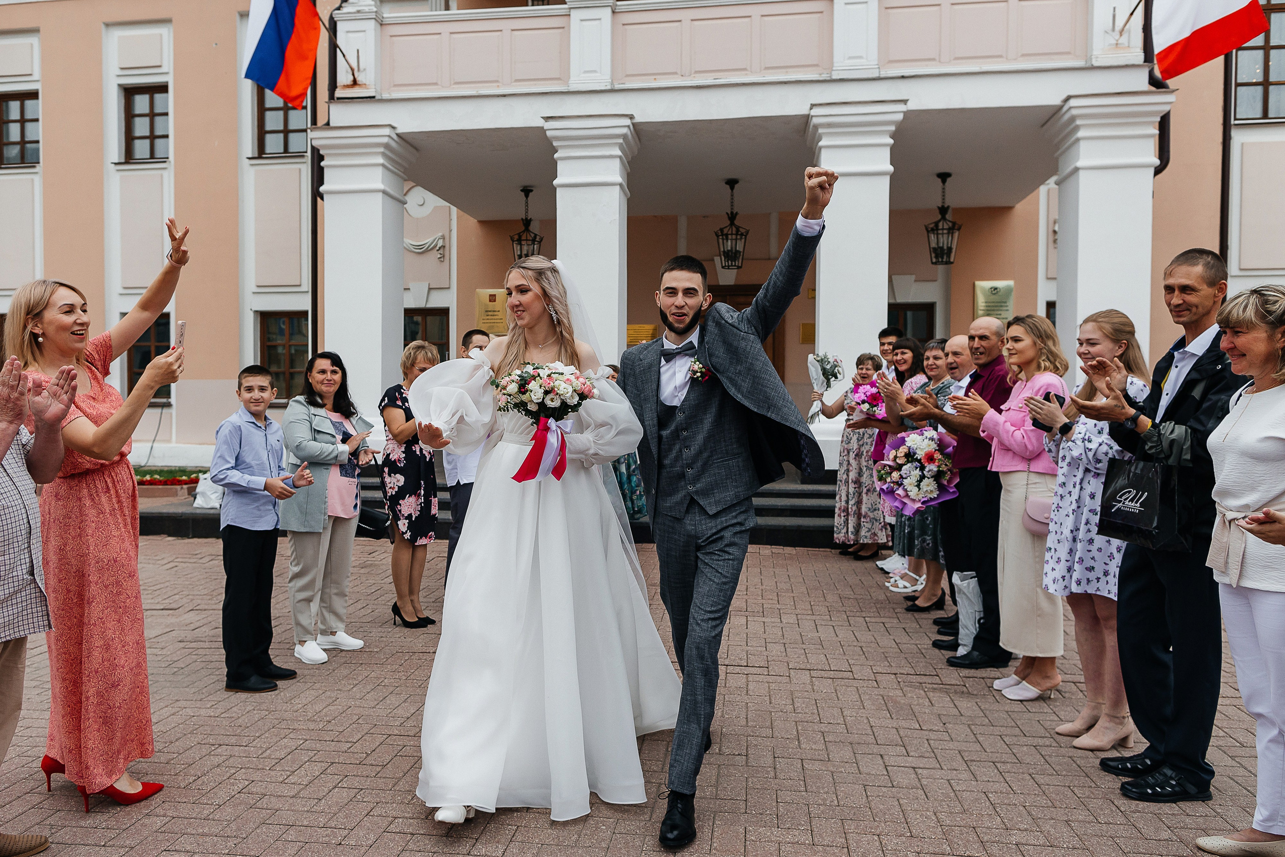 Чувственная первая встреча пары в отеле. Олег Сверчков | Свадебный фотограф Вологда