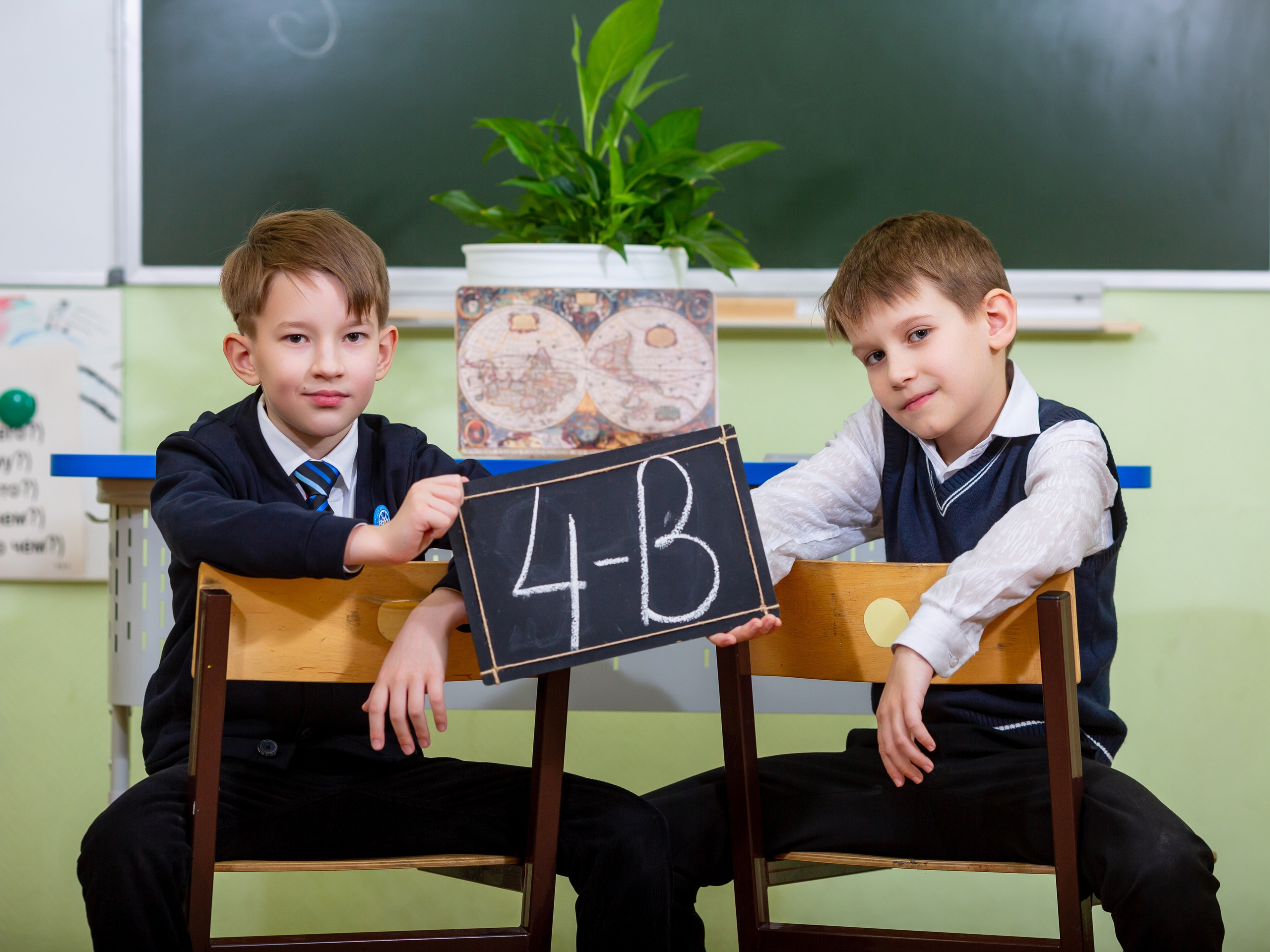 Цена на выпускные альбомы 4 класса. Выпускной альбом в Москве и Домодедово Вышка Школьный фотограф