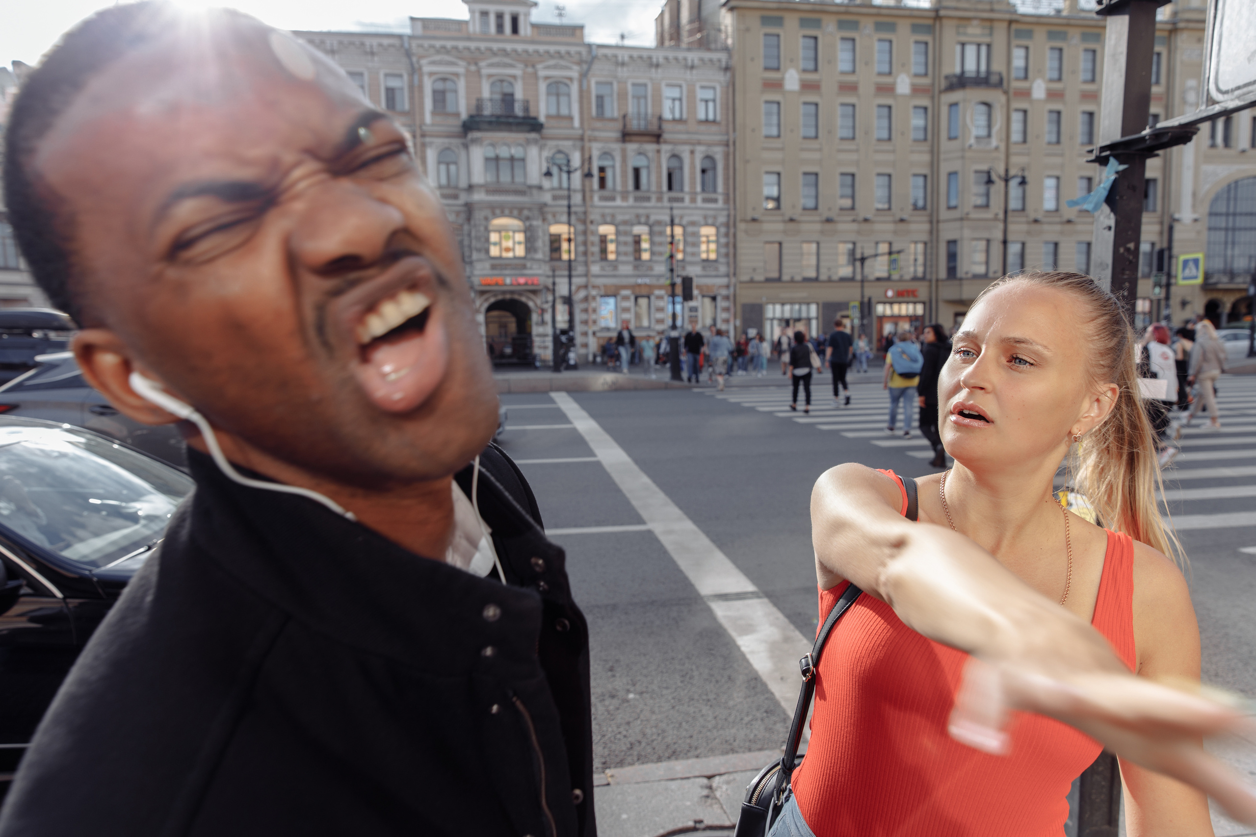 Творческая съемка темнокожего ведущего. Ева Демидова. Спортсмен по конкуру в Санкт-Петербуре