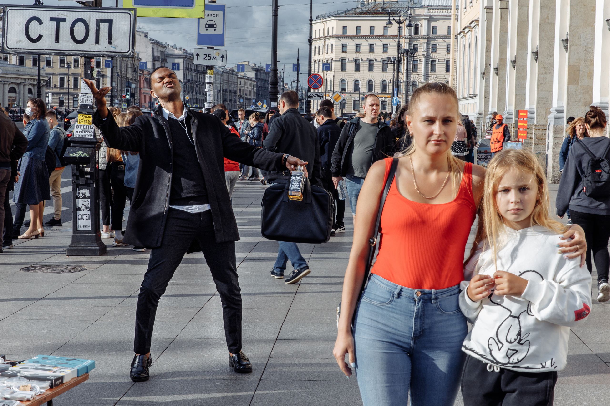 Творческая съемка темнокожего ведущего. Ева Демидова. Спортсмен по конкуру в Санкт-Петербуре