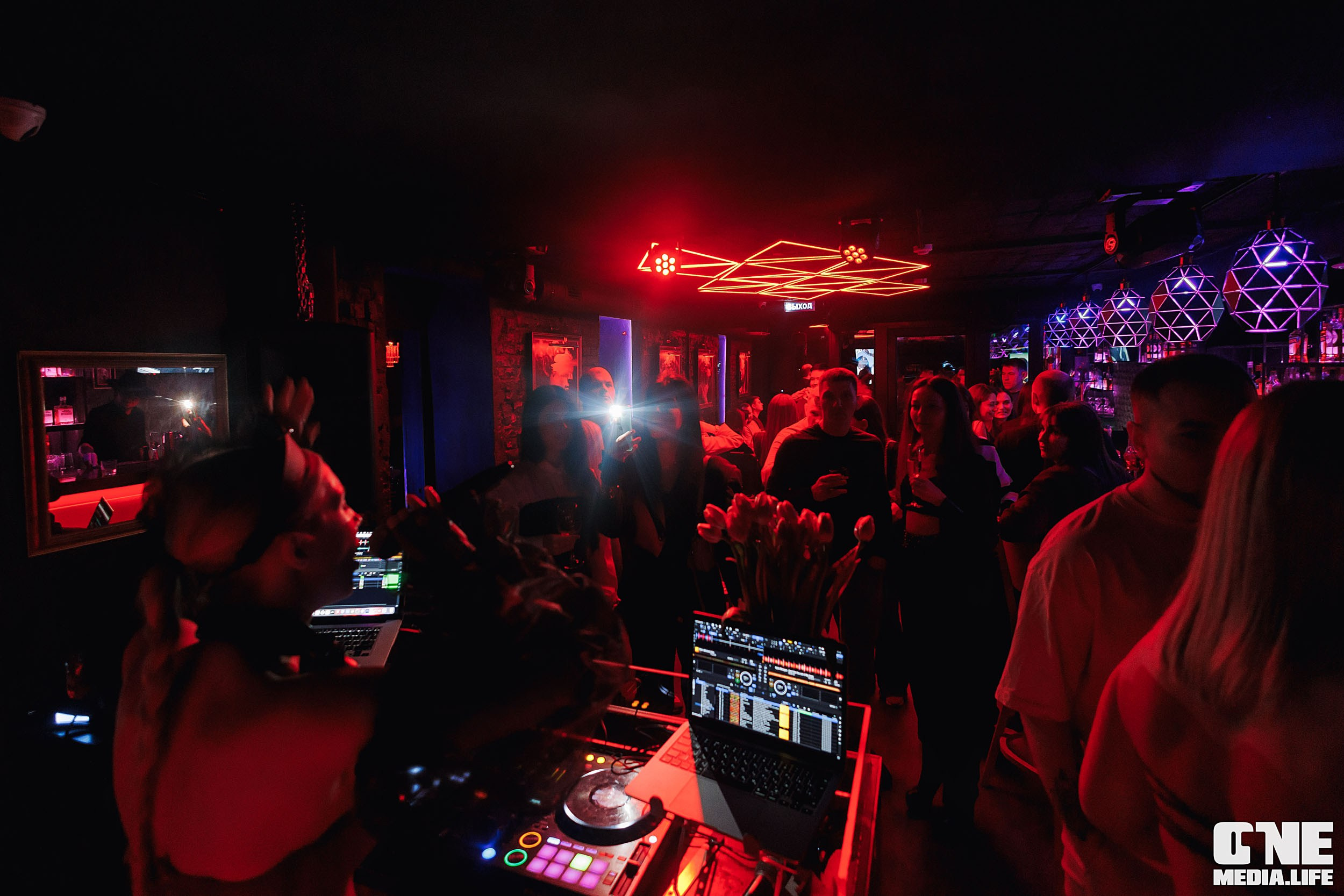 Фоторепортаж из бара Secret. One Media Life: фоторепортажи, фотоотчеты с мероприятий и заведений