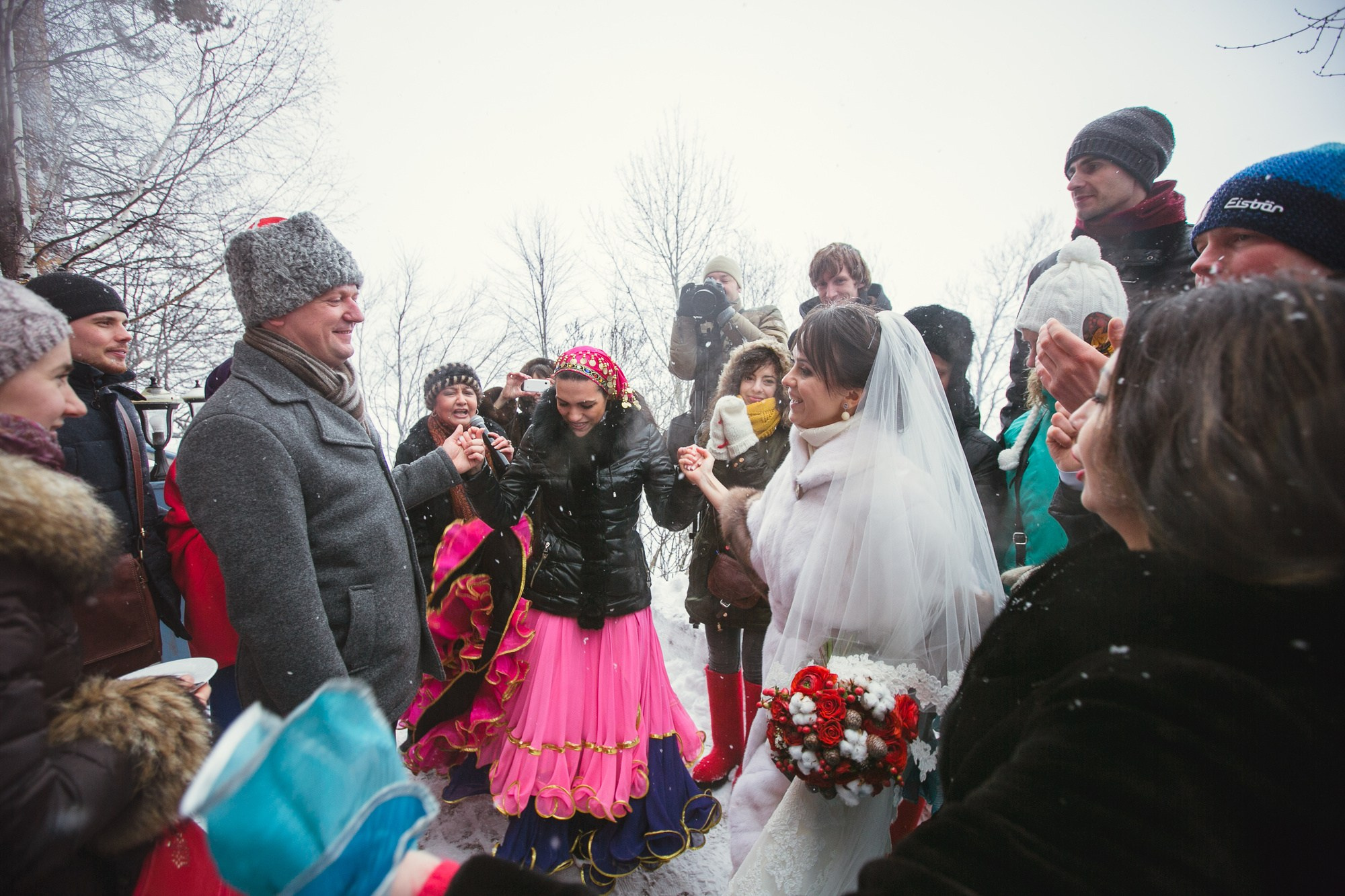 Зимняя свадьба в русских традициях. Семейный, портретный и свадебный фотограф в Санкт-Петербурге и Москве