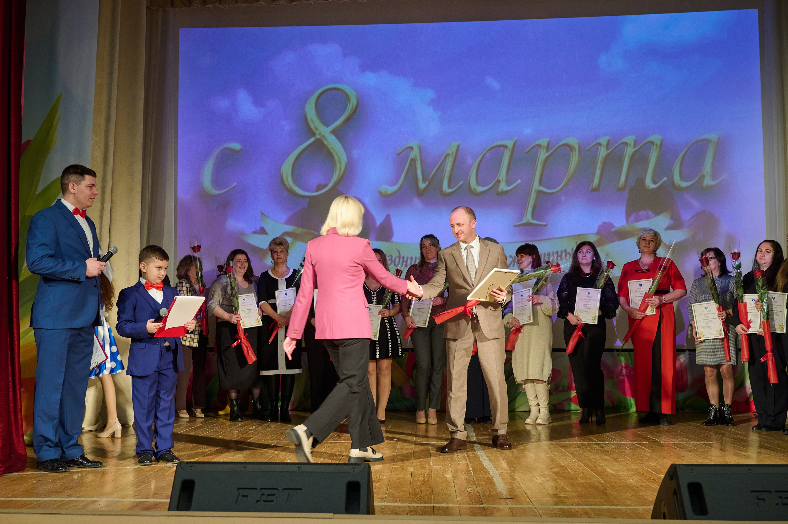 8 марта ДК Кабардинка. Жизнь курорта Кабардинка в фотографиях