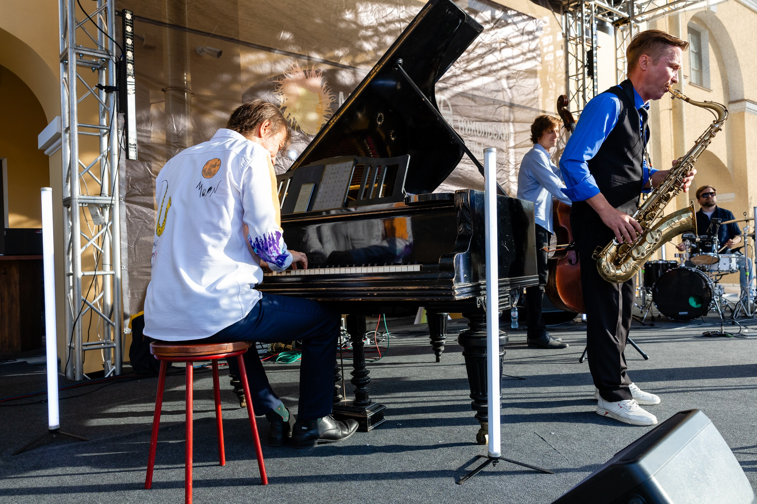 JAZZ под небом в Никольских рядах от AMADEUS. Репортажная съемка. Фотограф в Санкт-Петербурге — Сергей Петров