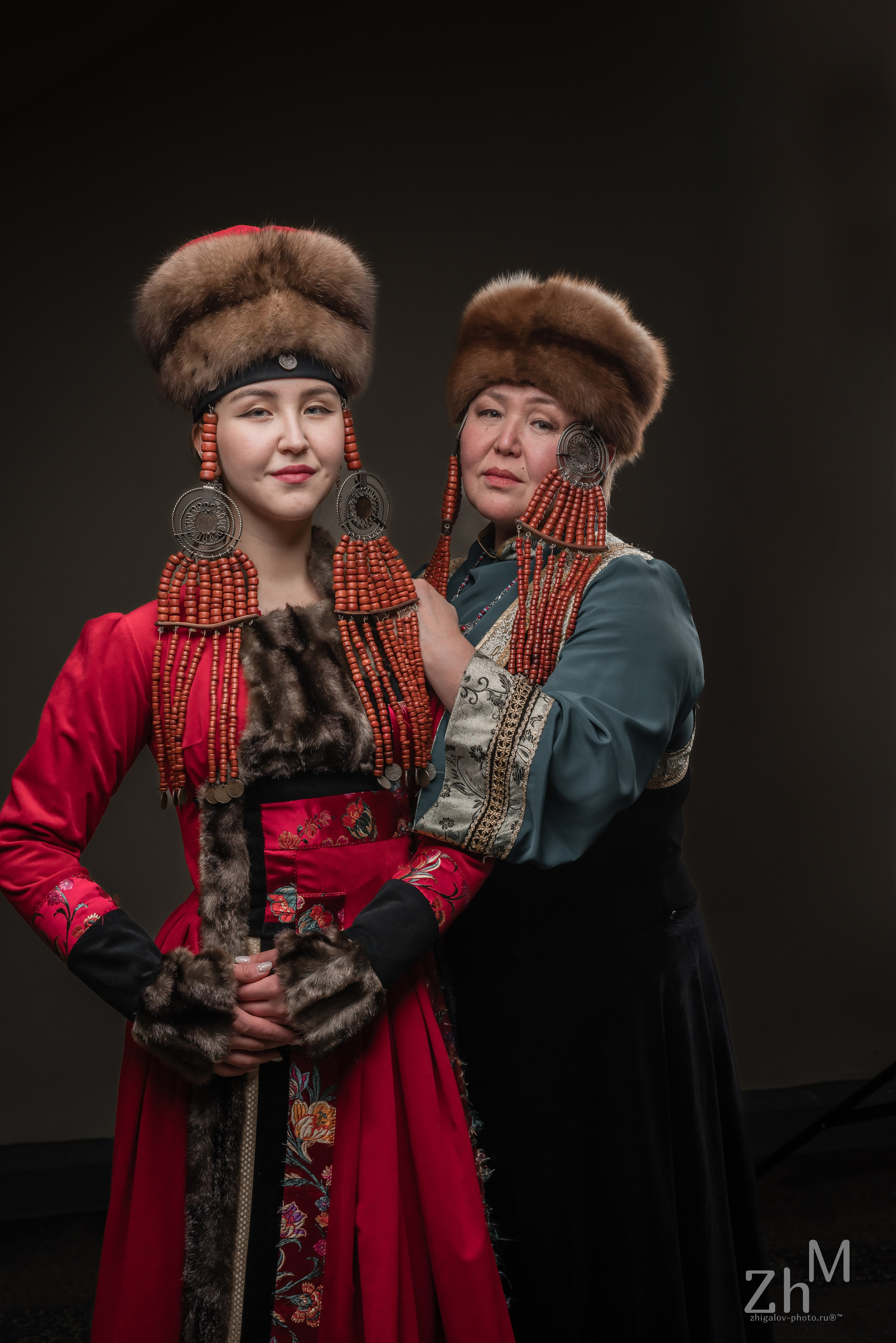 Съёмка в бурятских национальных костюмах. Семейный и свадебный фотограф в Иркутске Максим Жигалов