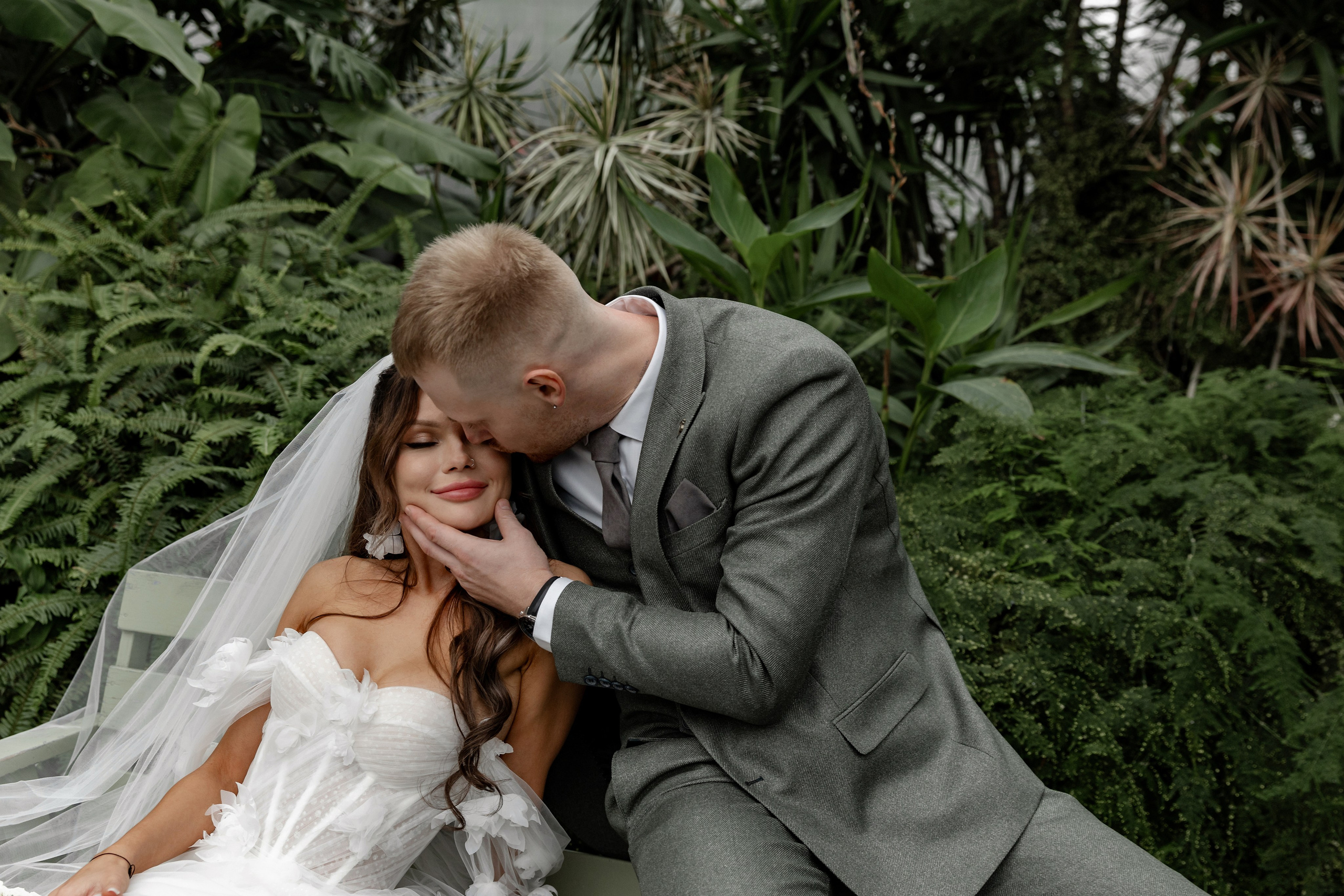 Анонс свадебной серии Насти и Ильи. Свадебный и портретный фотограф в Санкт-Петербурге Надежда Чечулина