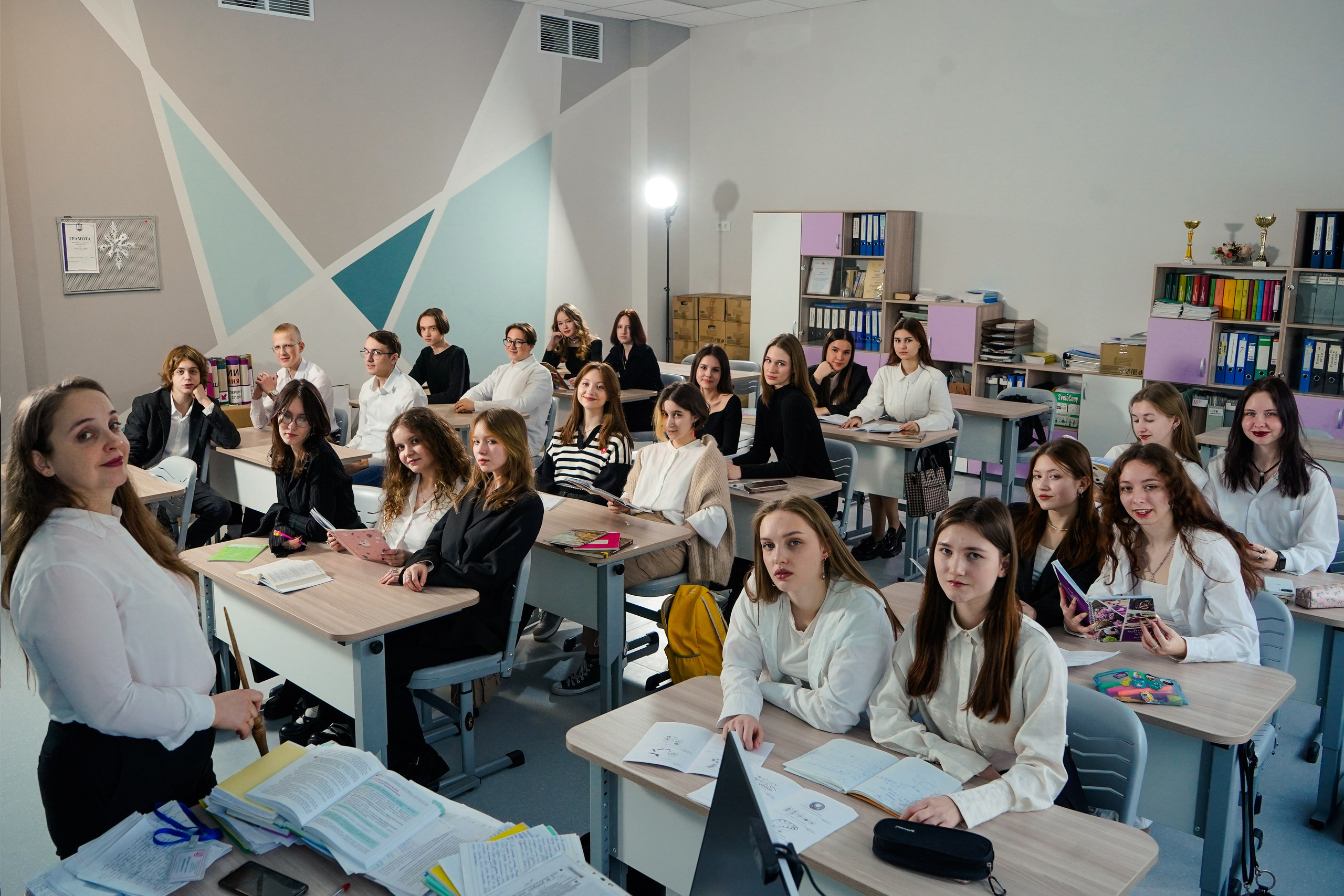 Выпускные альбомы 11 класс Гимназия 40, выпуск 2024. Семейный и портретный фотограф в Екатеринбурге Анна Лобанова