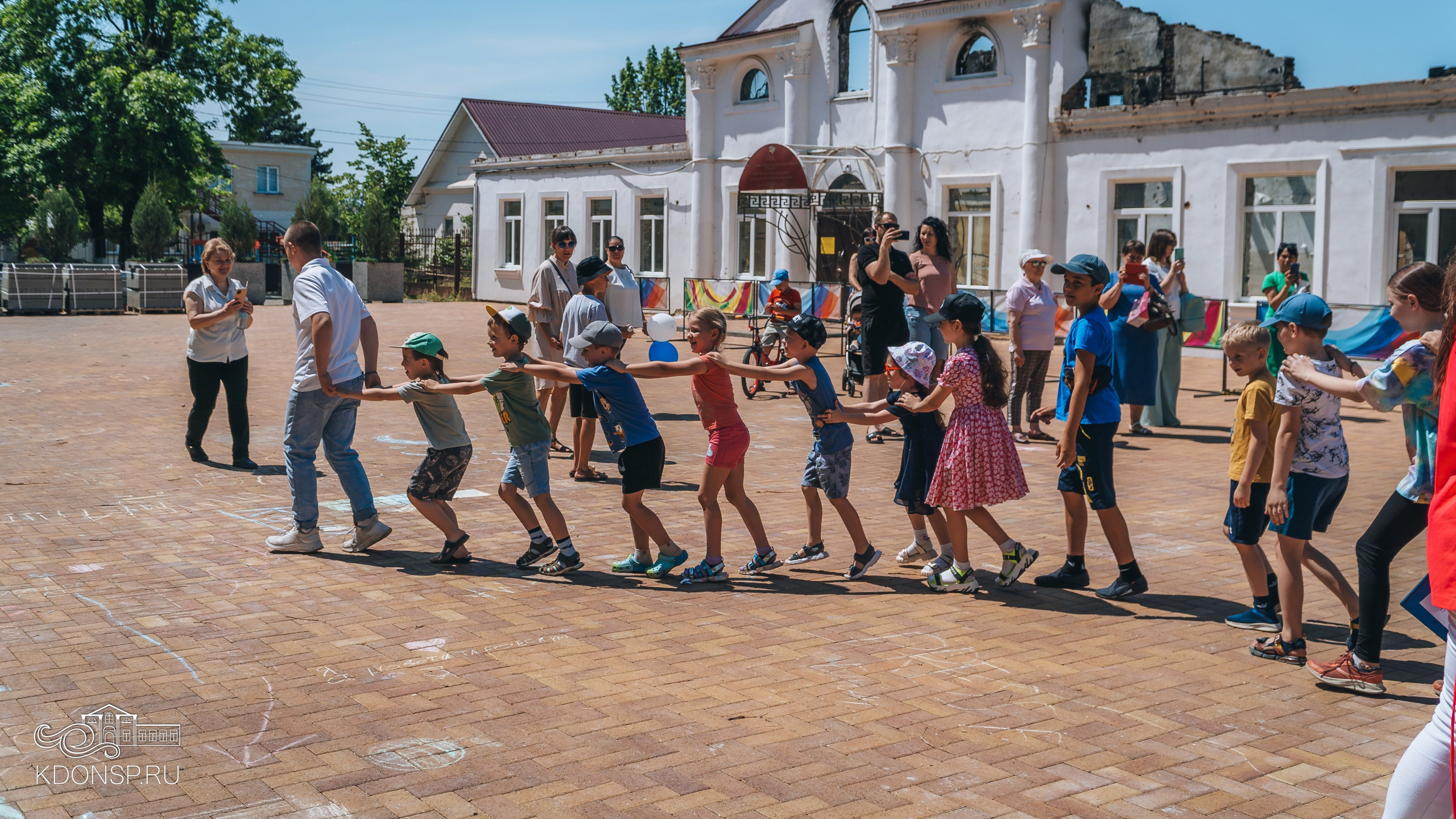 Должны смеяться дети. Новотитаровский Дом культуры