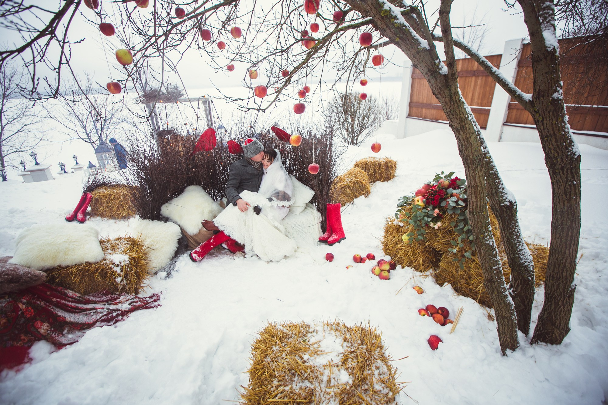 Зимняя свадьба в русских традициях. Семейный, портретный и свадебный фотограф в Санкт-Петербурге и Москве