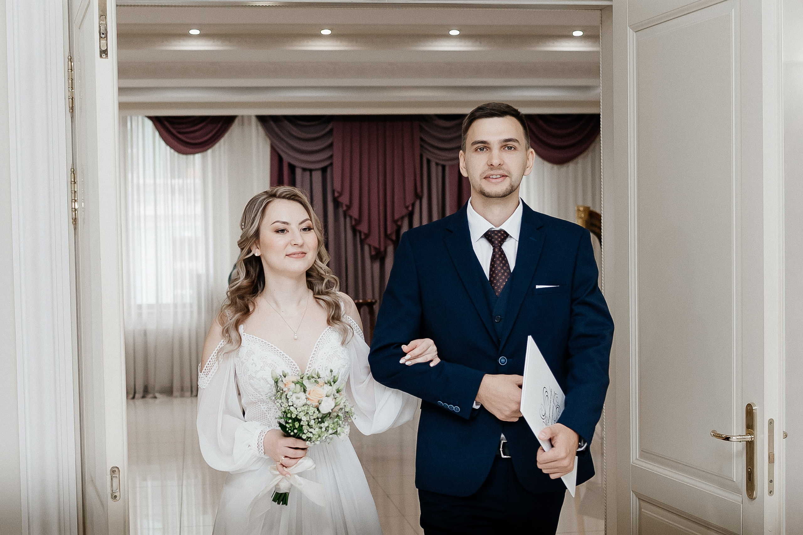 Регистрация брака и фотосессия в загсе города Реутов. Свадебный фотограф Москва — Сергей и Татьяна