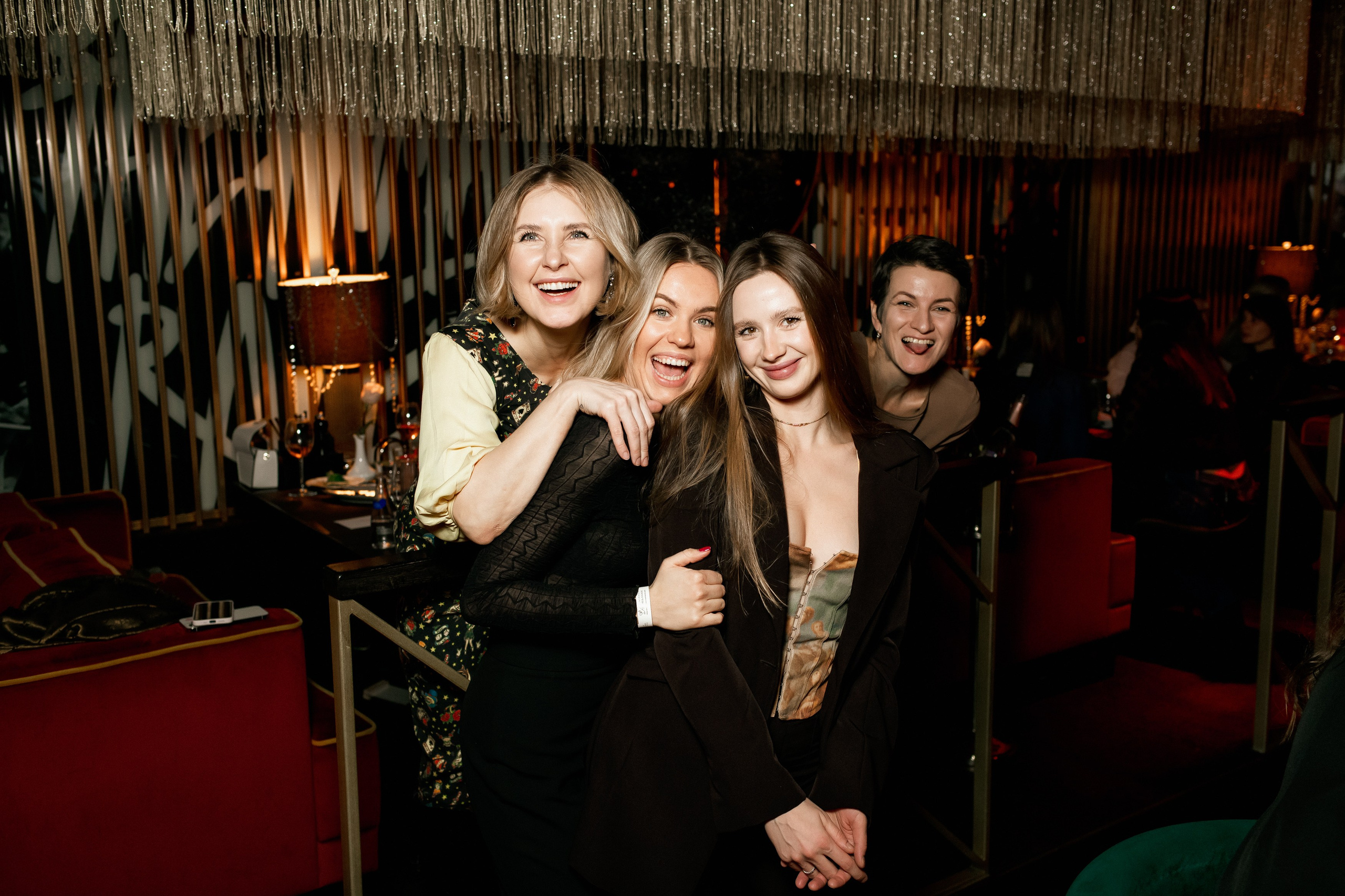 YANA URBAN: сольный концерт в «Анжелика Wineroom». СВОИ. ФОТООТЧЕТЫ-СОБЫТИЯ-МЕСТА