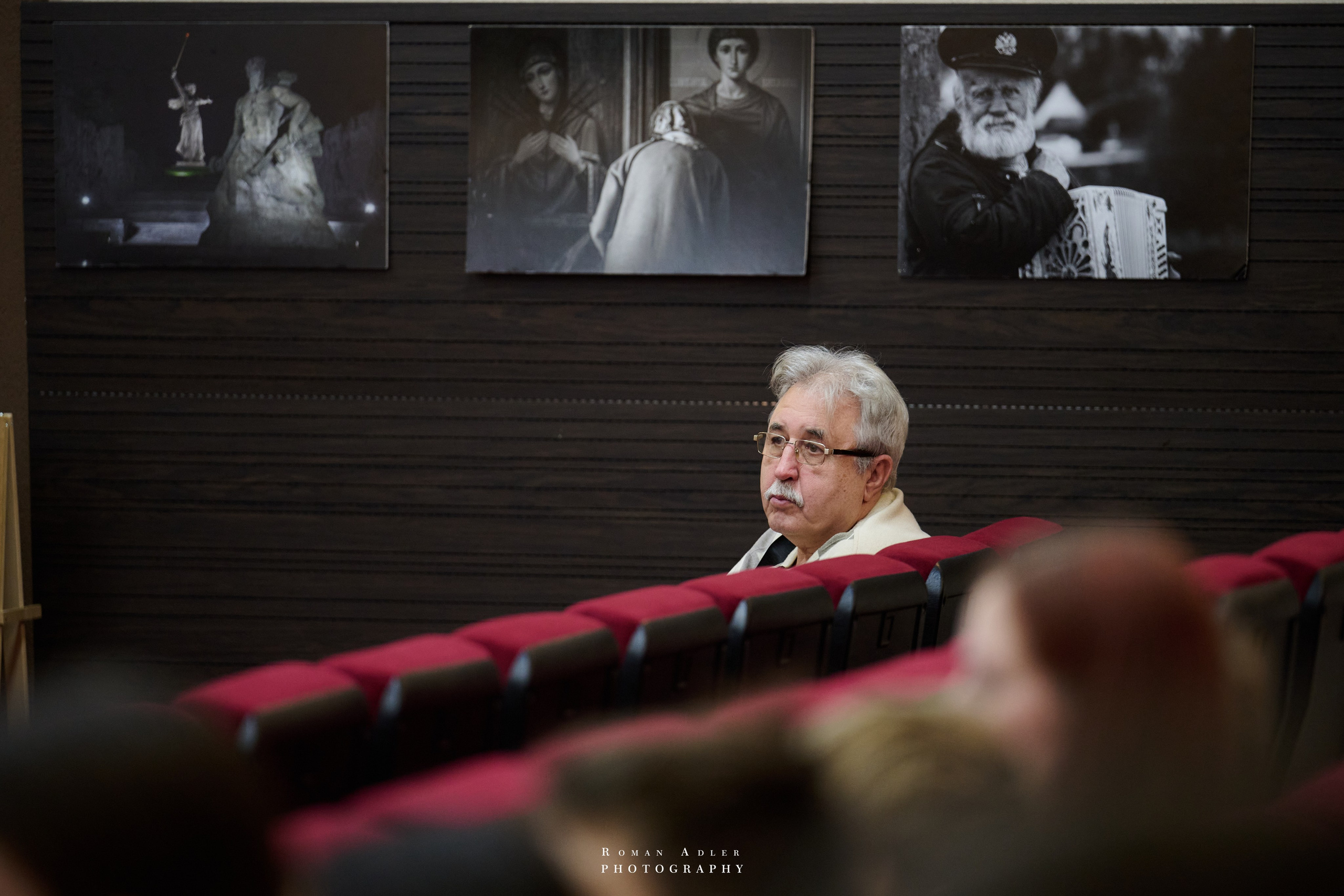 ДК «Победа» выставка фотопроекта «Территории». Фотограф Роман Адлер