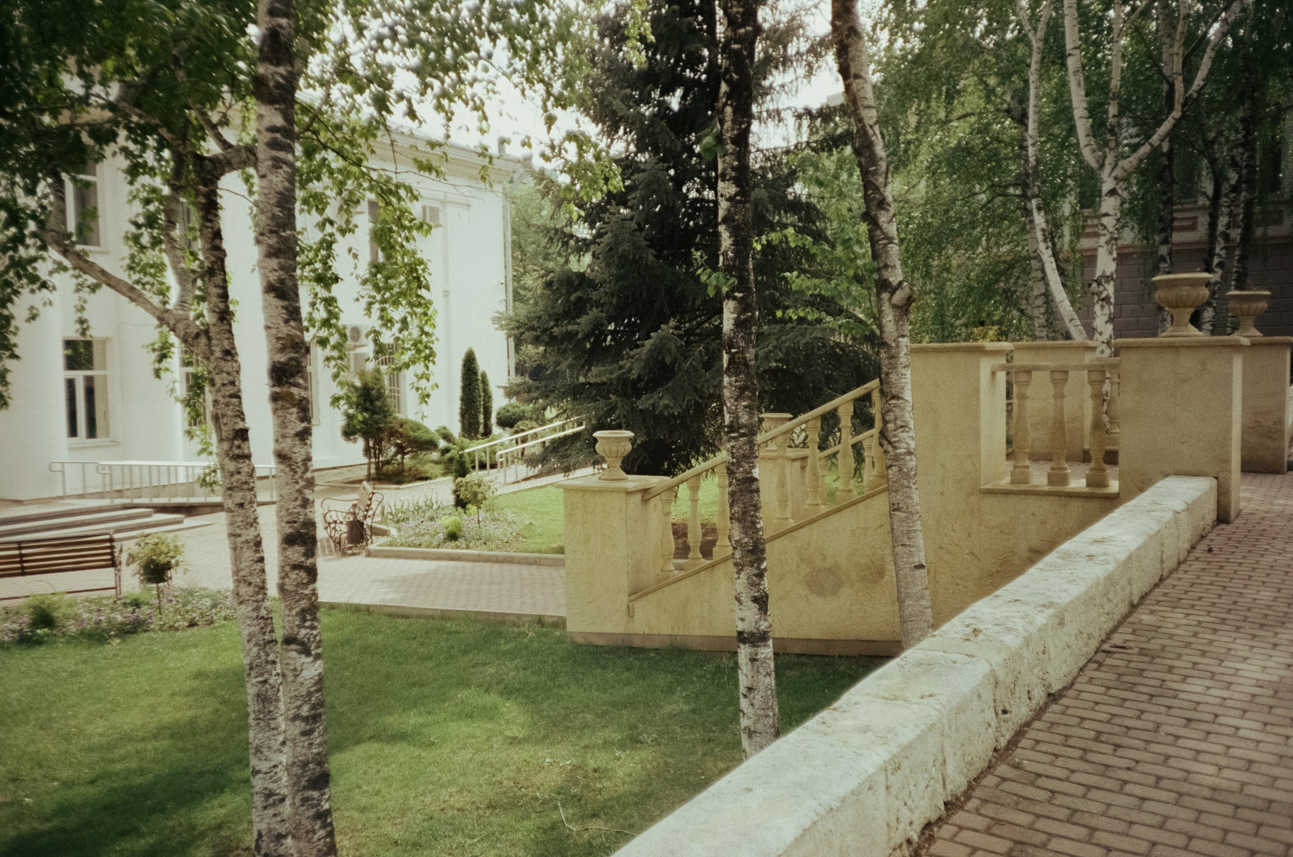 Стрит в Ессентуках. Дворики, дома и кот в окне. Фотограф-документалист Мария Осокина