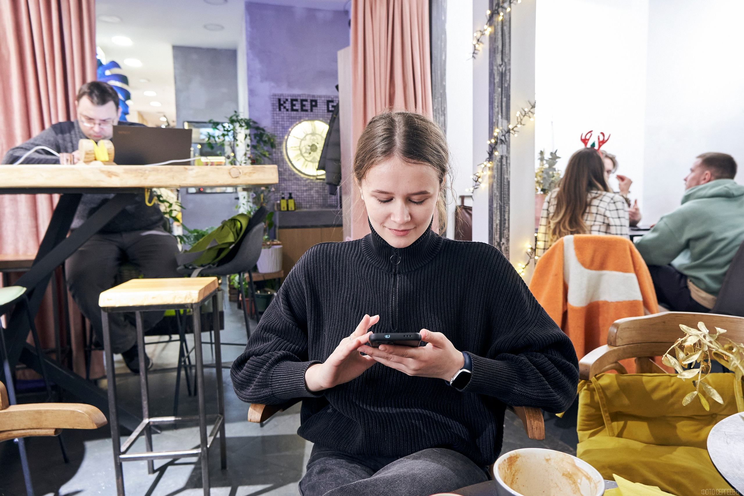 Кутята Coffee Shop. Фотографъ Сергѣевъ. Поймать мгновеніе