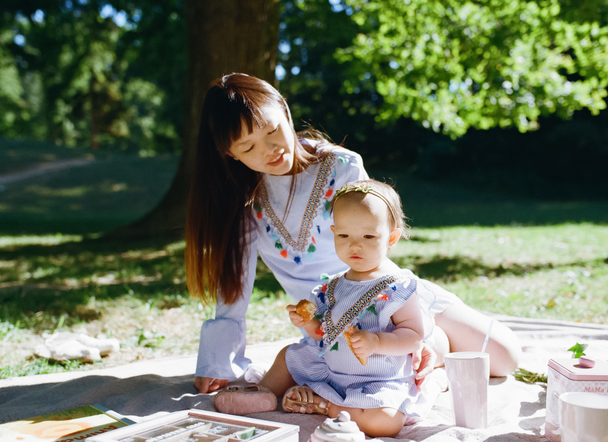 mother and daughter picnic in the park
