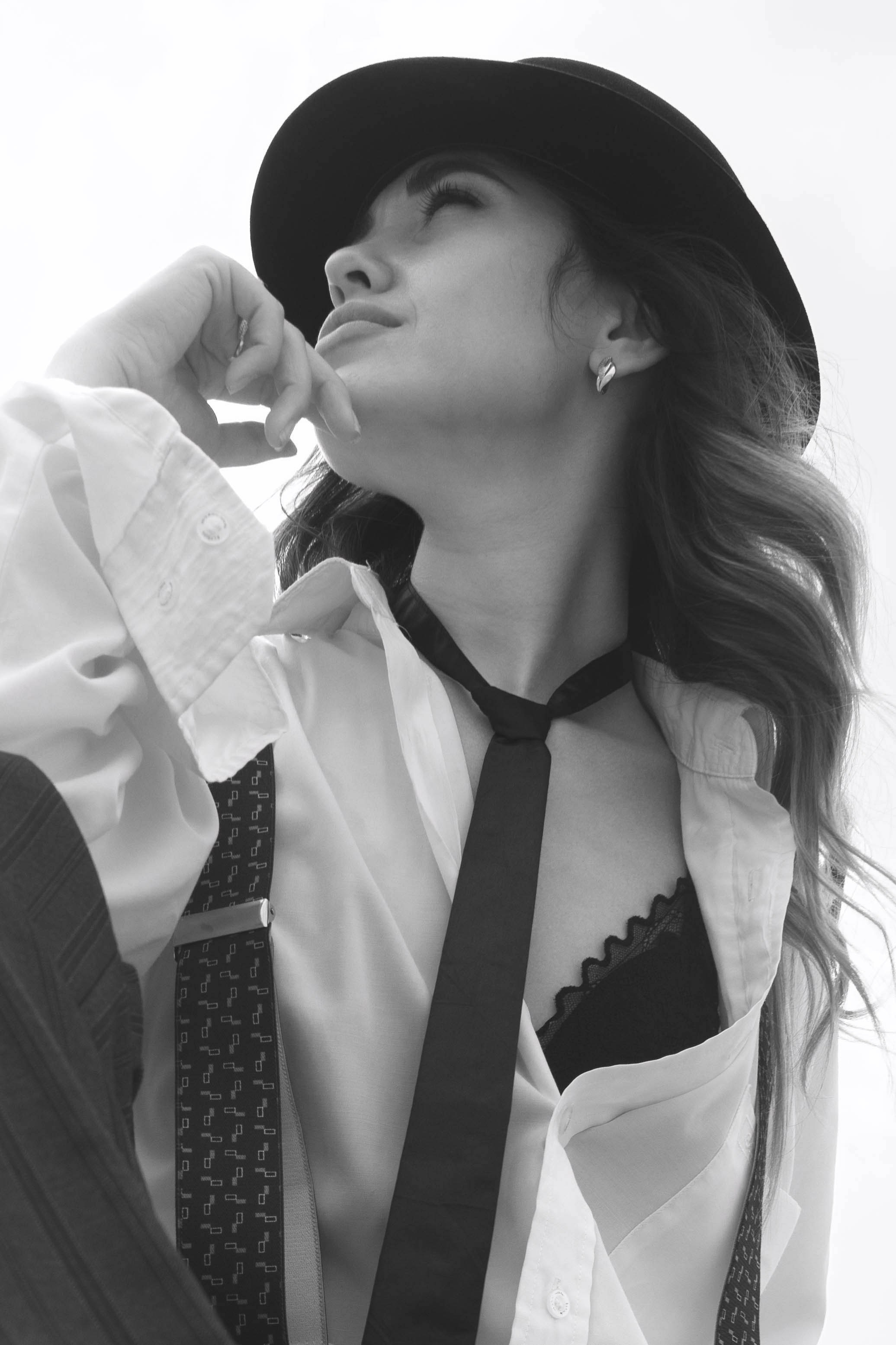 Чёрно-белый портрет девушки. Идеи для фотосессии Екатеринбург. Автор фотограф: Додров. Ph: dodrov.