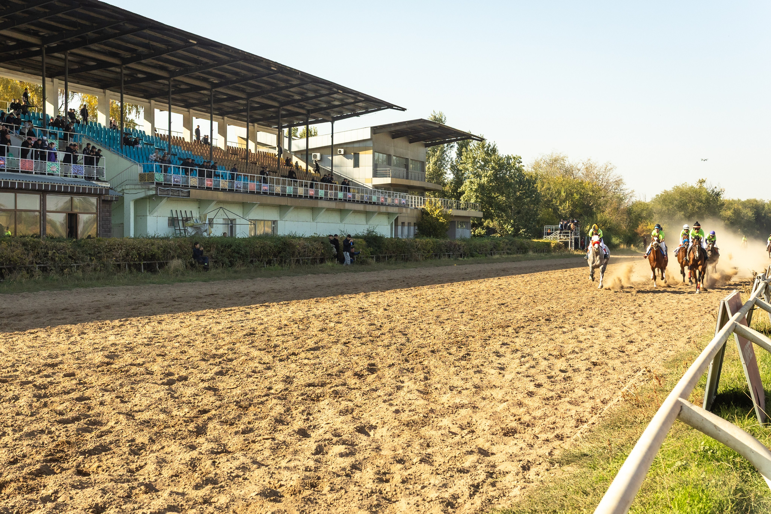 Фоторепортаж Финал Казахстана по байге в Алматы — скорость, пыль и полный драйв. Коммерческий и репортажный фотограф в Алматы — Jora Abramov