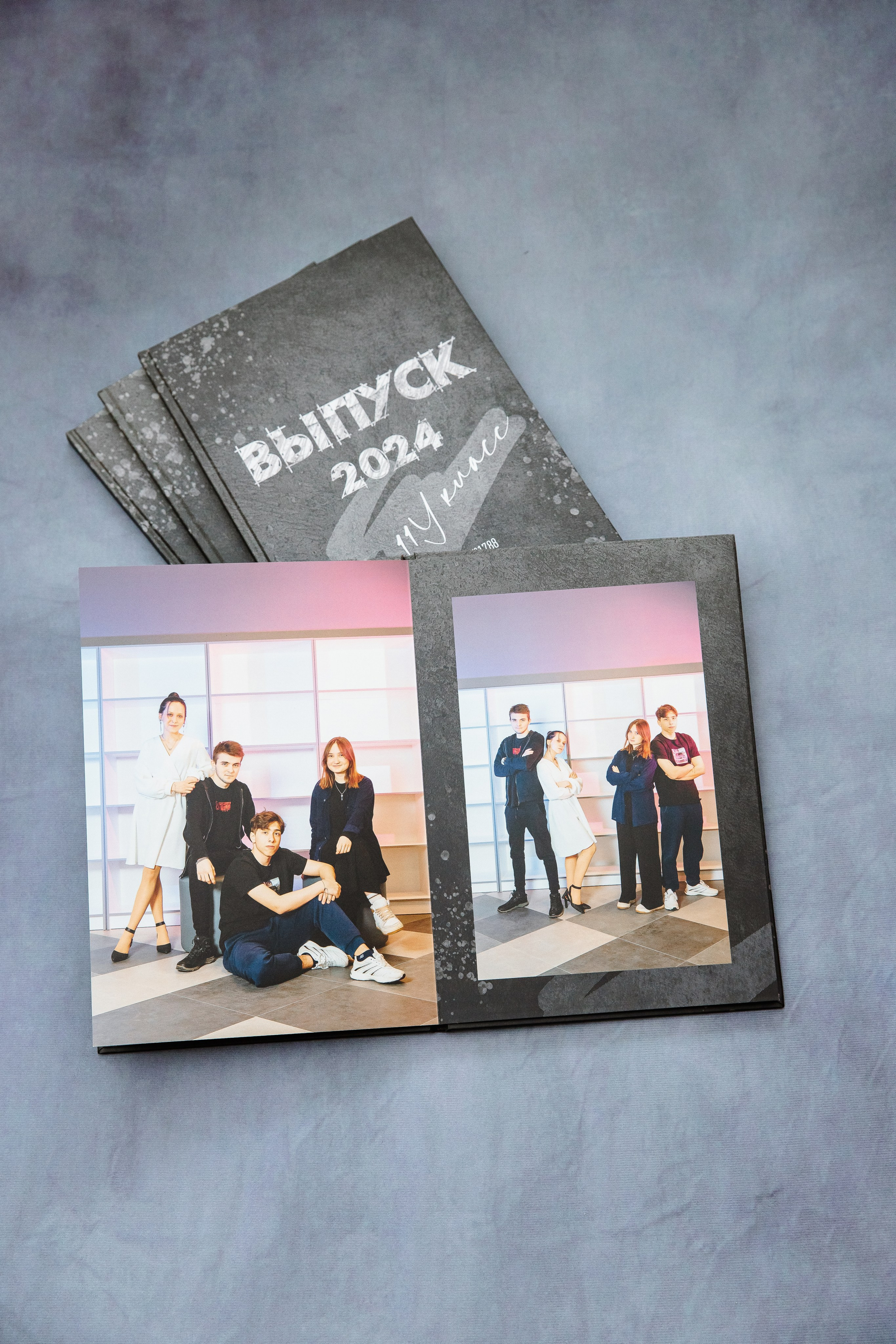 Выпускные альбомы 11 «У» класс — 2024. Семейный и детский фотограф в Москве Тихонова Ксения