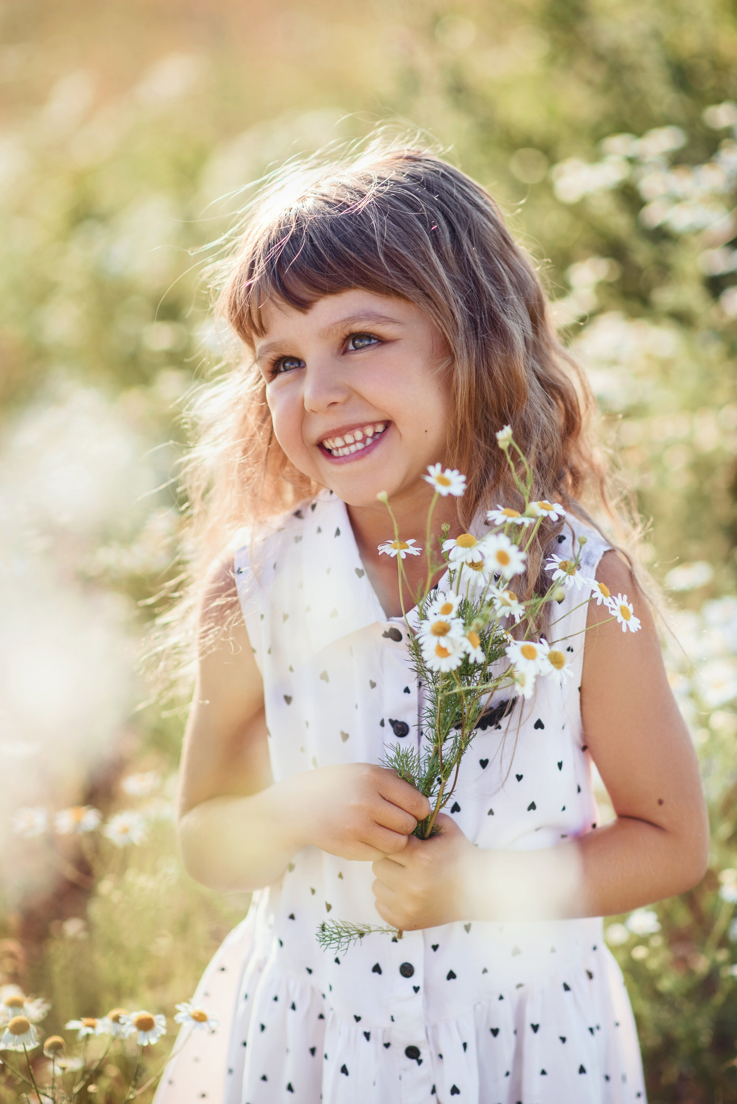 Детский портрет Саратов, девочка с ромашками.