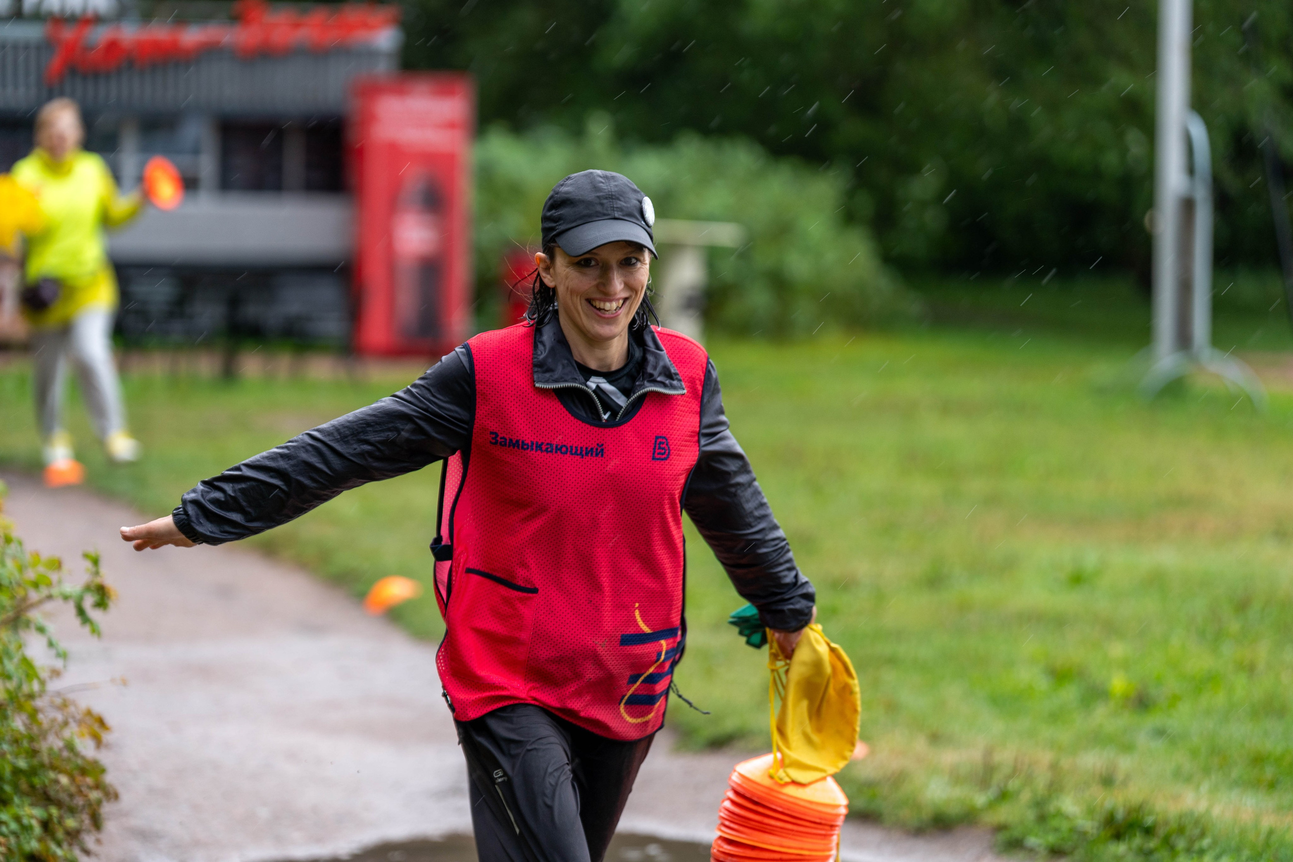 Замыкающий завершает пробежку 5 вёрст, фото спортивного фотографа Санкт-Петербург.