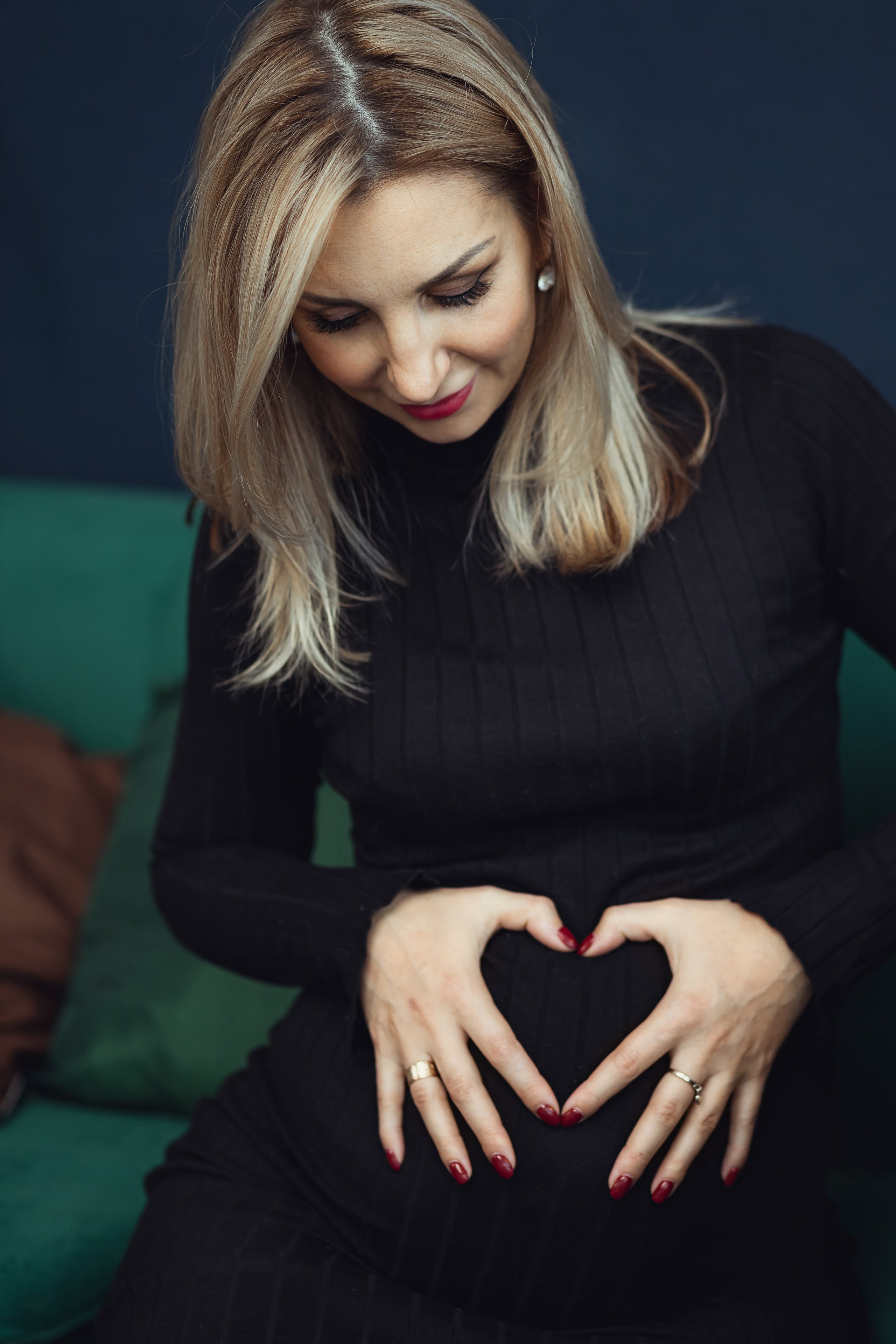 Фотосессия беременности в студии в Петергофе