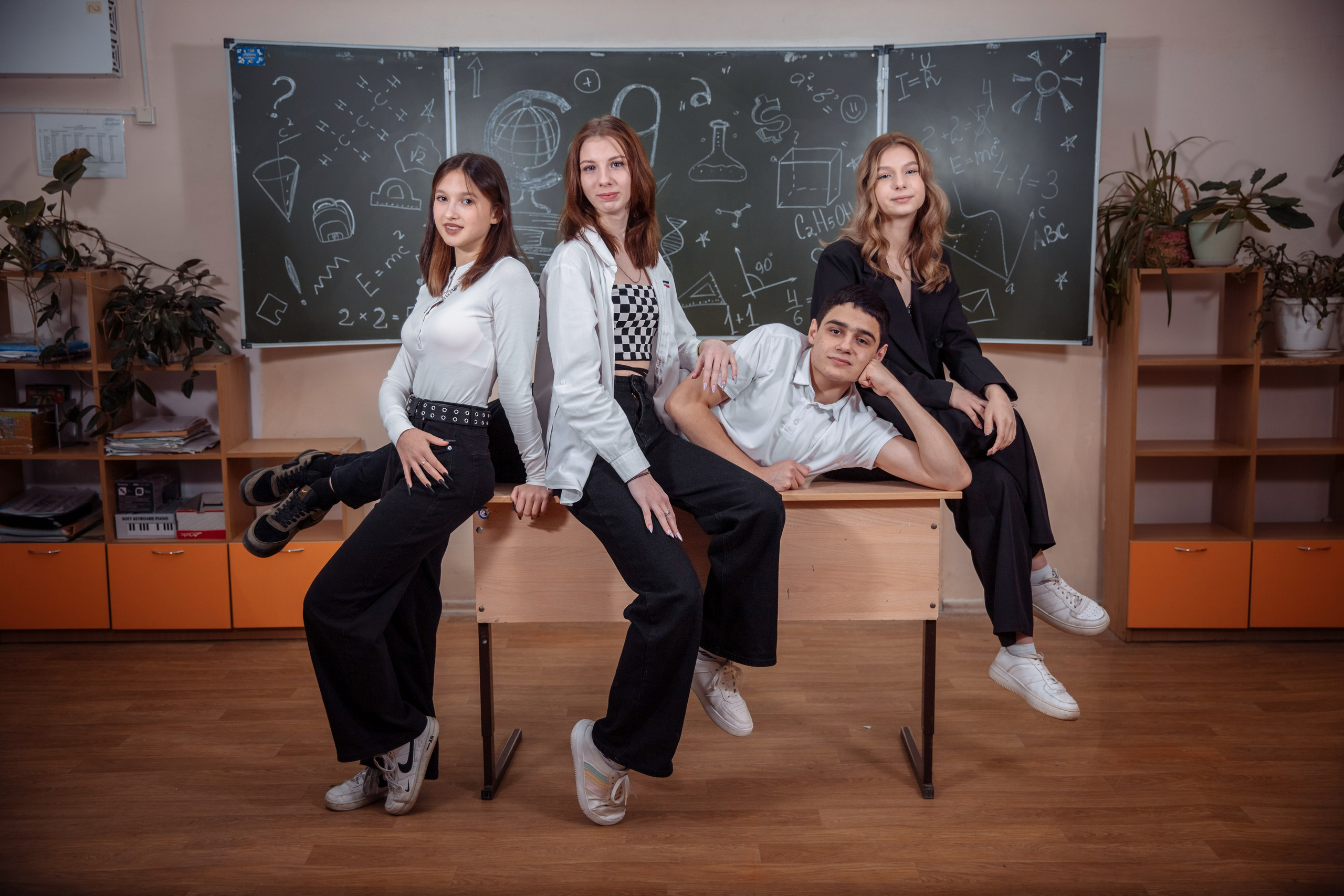 Старшая школа. Выпускные школьные фотоальбомы для школ и детских садов в Волгограде и Волжском