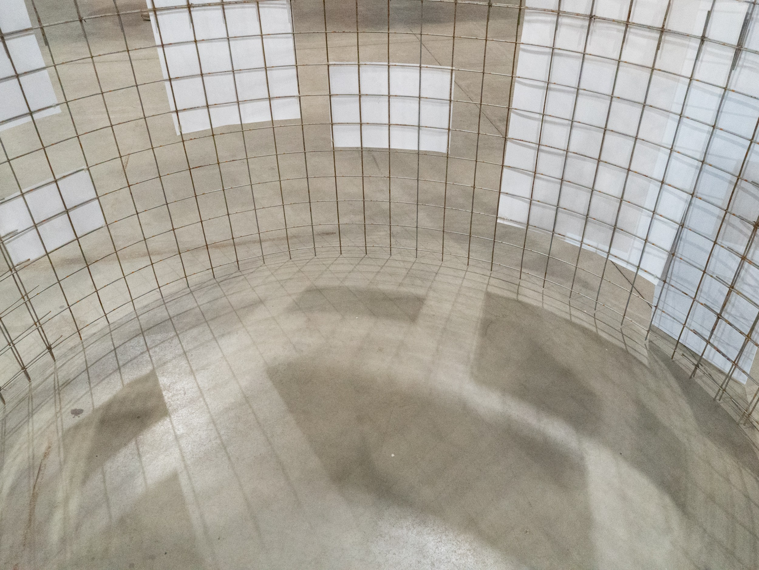 Инсталляция «Границы видимого» в рамках групповой выставки «Как встретиться с людьми?», Брусницын холл, 2025. Главная