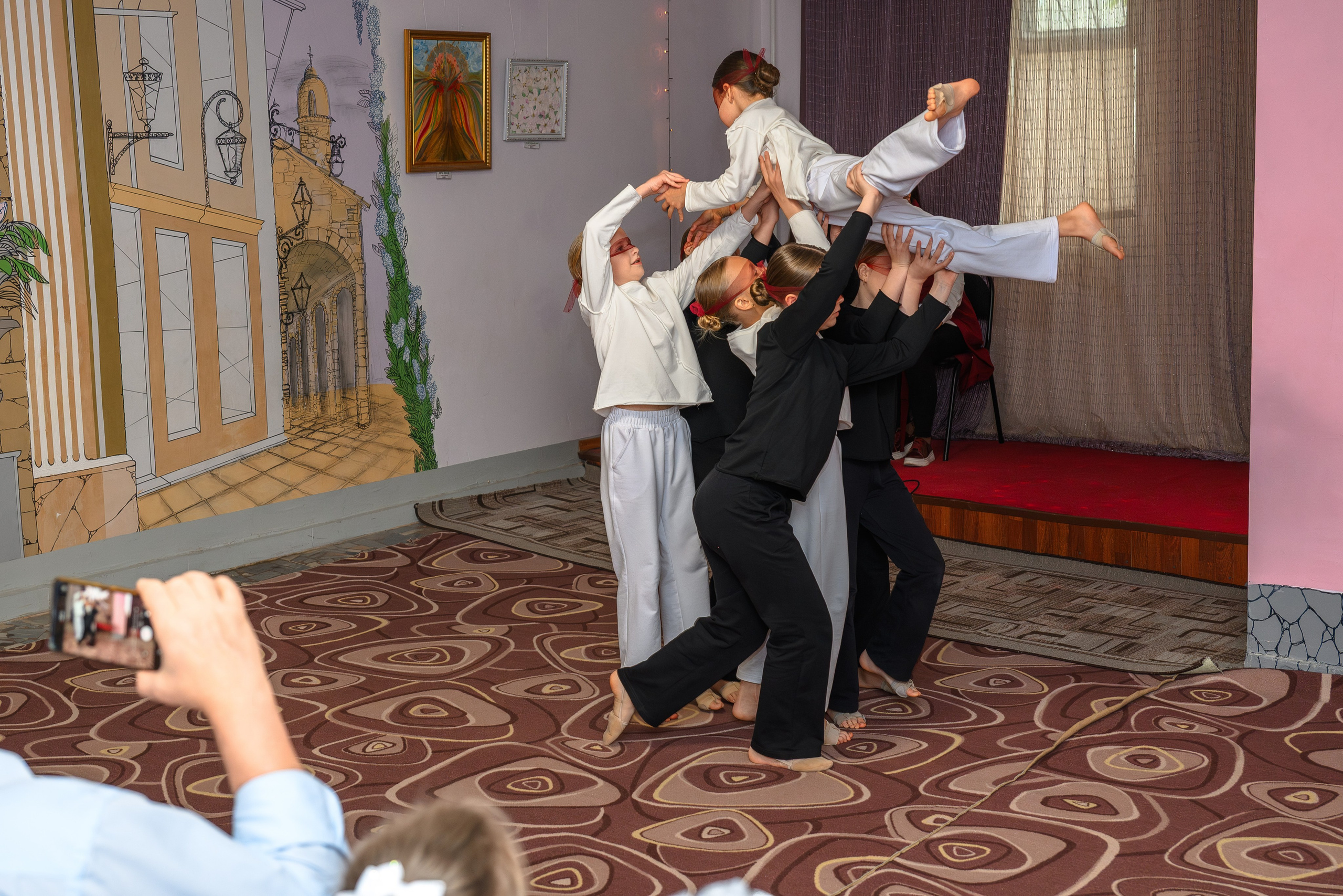 «Цветущий май». Семейный клуб «Открытый город»