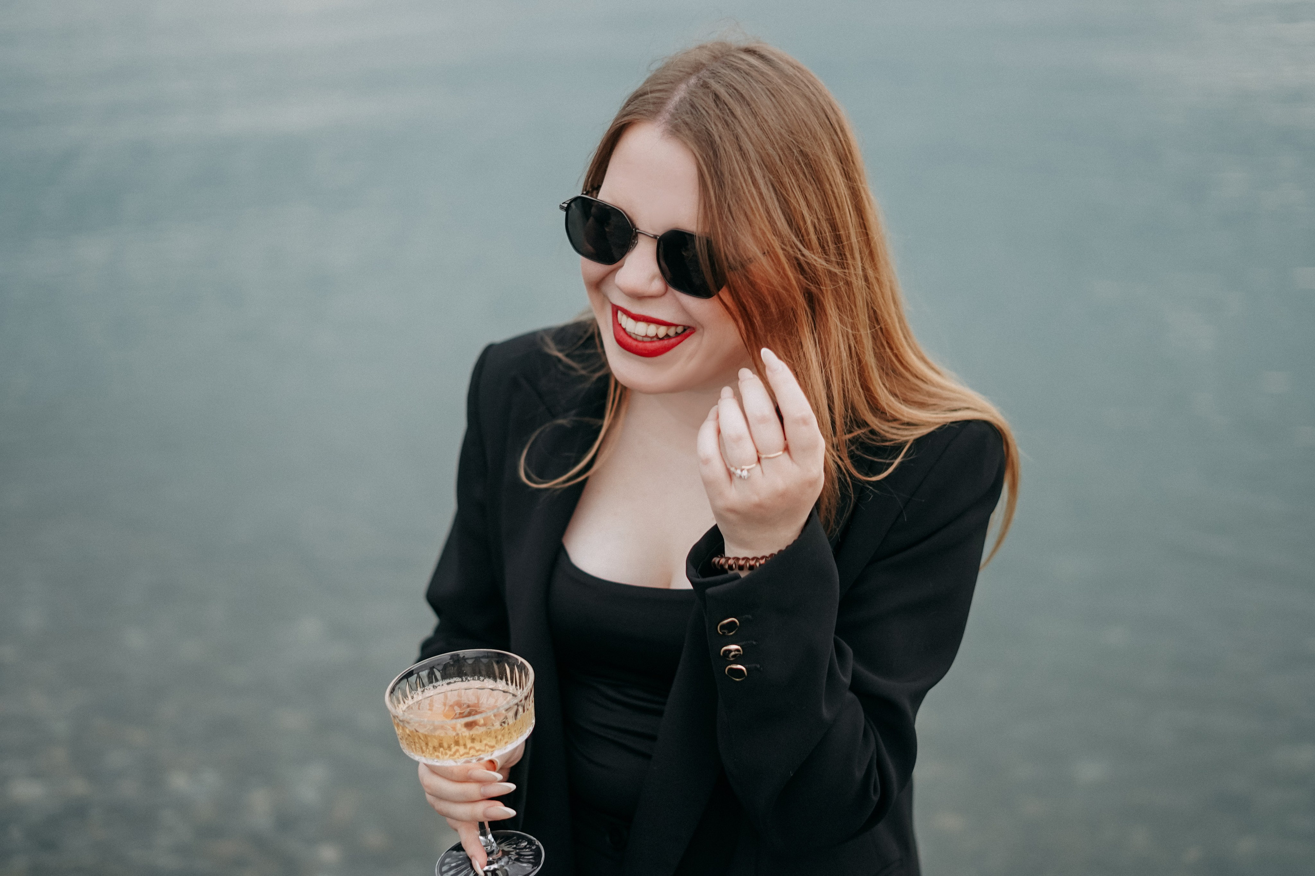 Даша и Артём на пляже Ривьера. Фотограф в Сочи и Абхазии | Фототуры | September Air