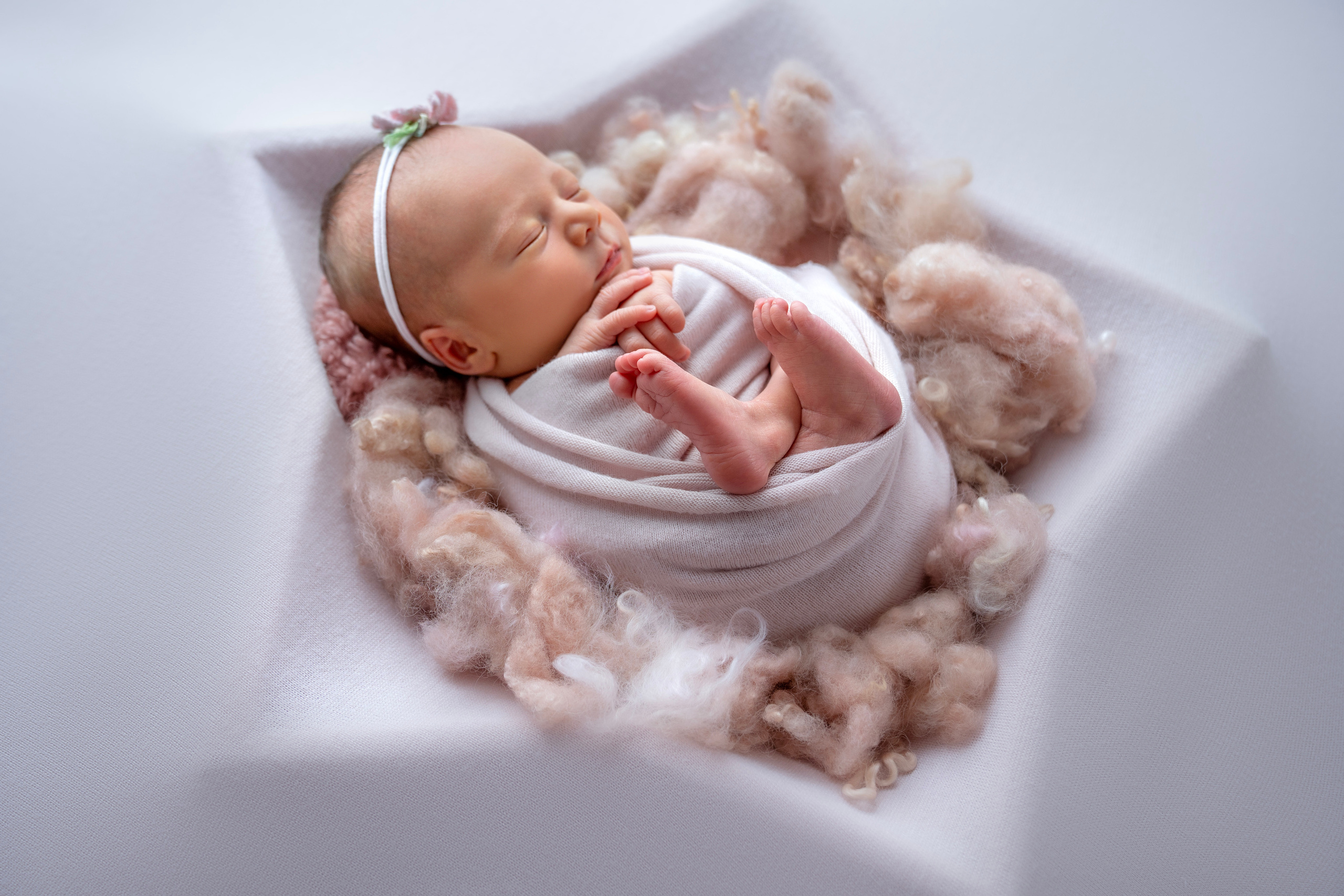 Фотосессия новорожденного (newborn). Фотограф новорожденных, детей до года и беременных в Симферополе