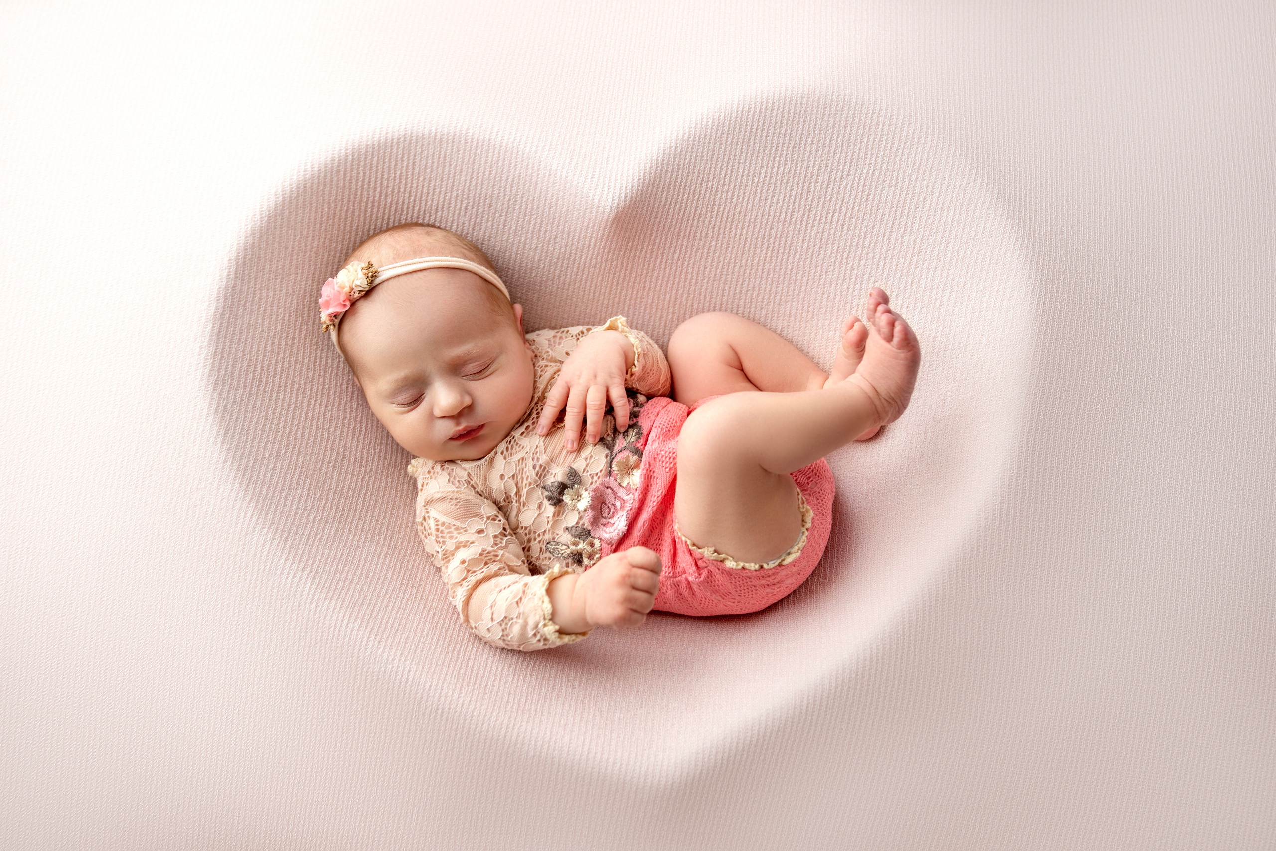 Фотосессия новорожденного (newborn). Фотограф новорожденных, детей до года и беременных в Симферополе