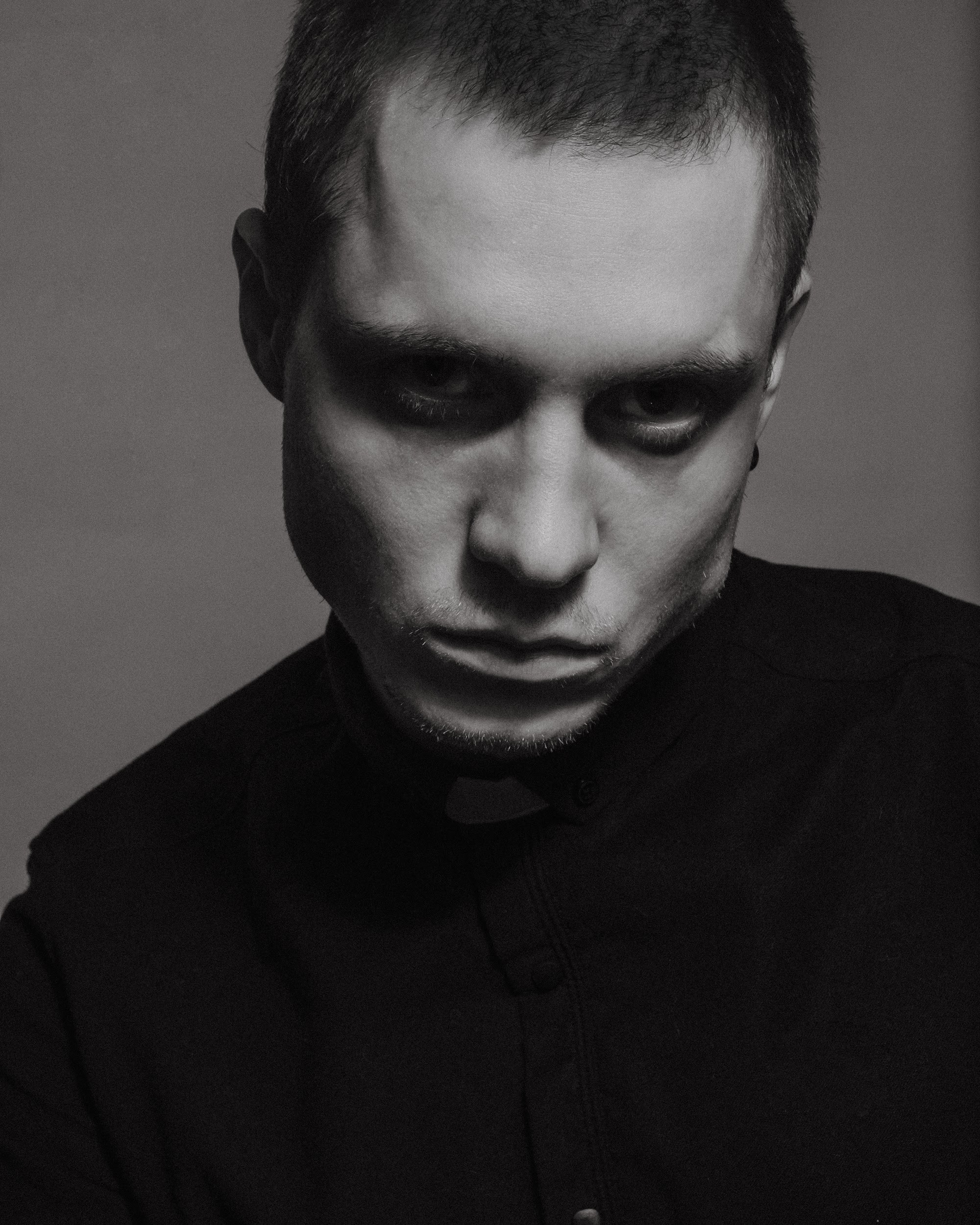 мужской фотограф Алматы Бизнес фотограф алматы Корпоративный фотограф алматы Бизнес портрет алматы подарить сертификат схъемка мужская подарок мужчине