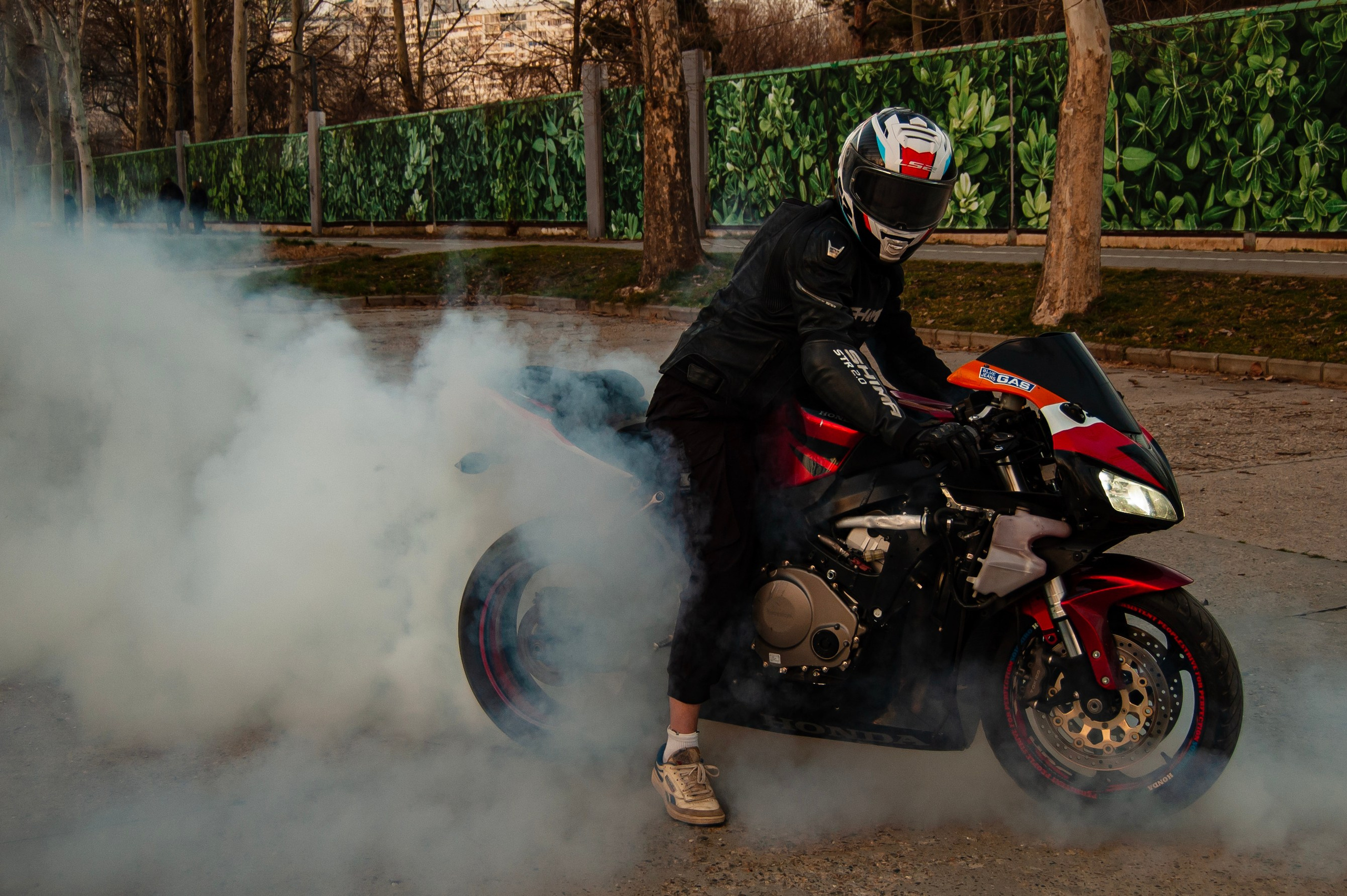 Любовная история для Иры и Коли в парке Победы в Краснодаре. Портретный фотограф в Краснодаре Слава Никитин