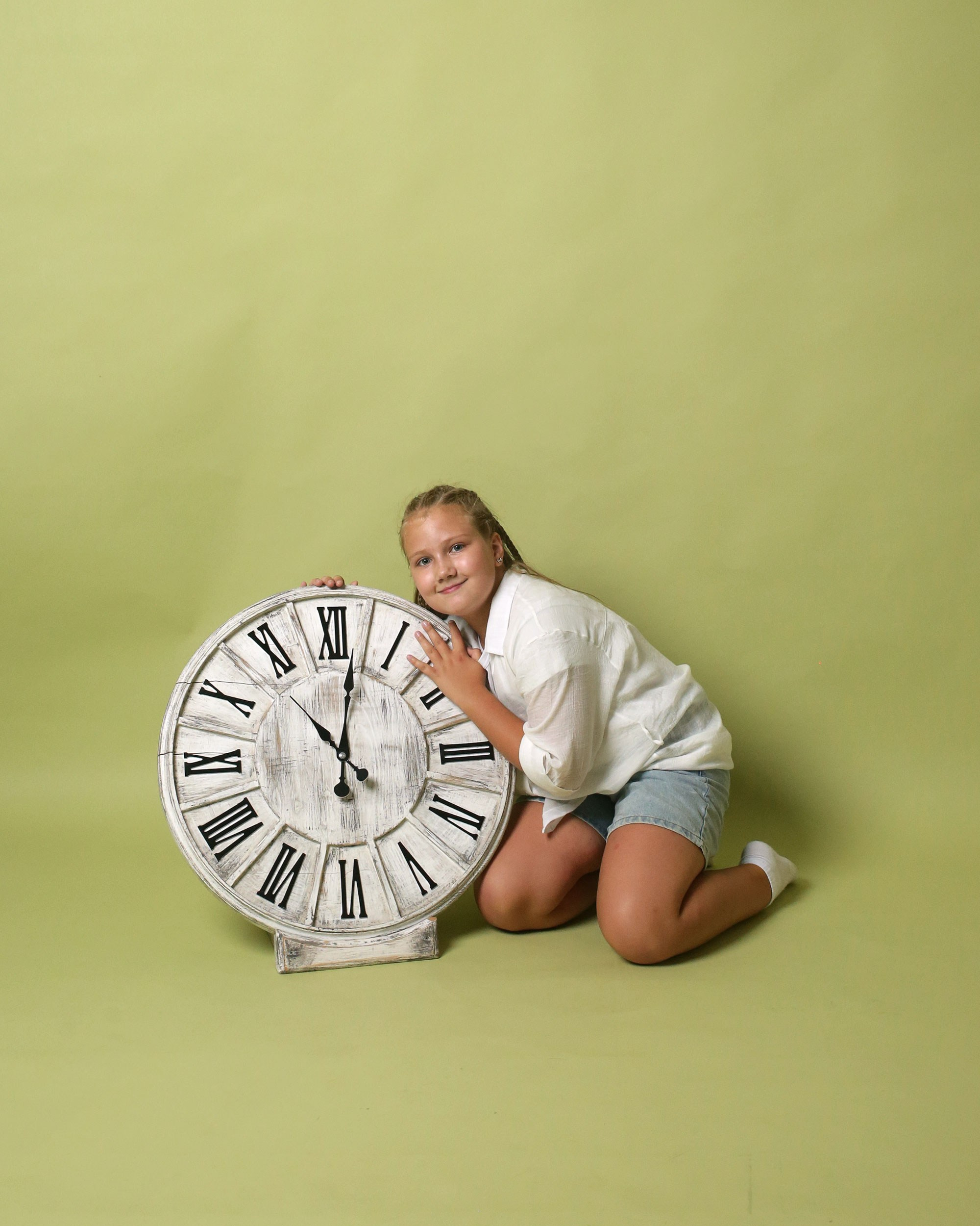 портрет девочки с часами в фотостудии Автопортретная №2