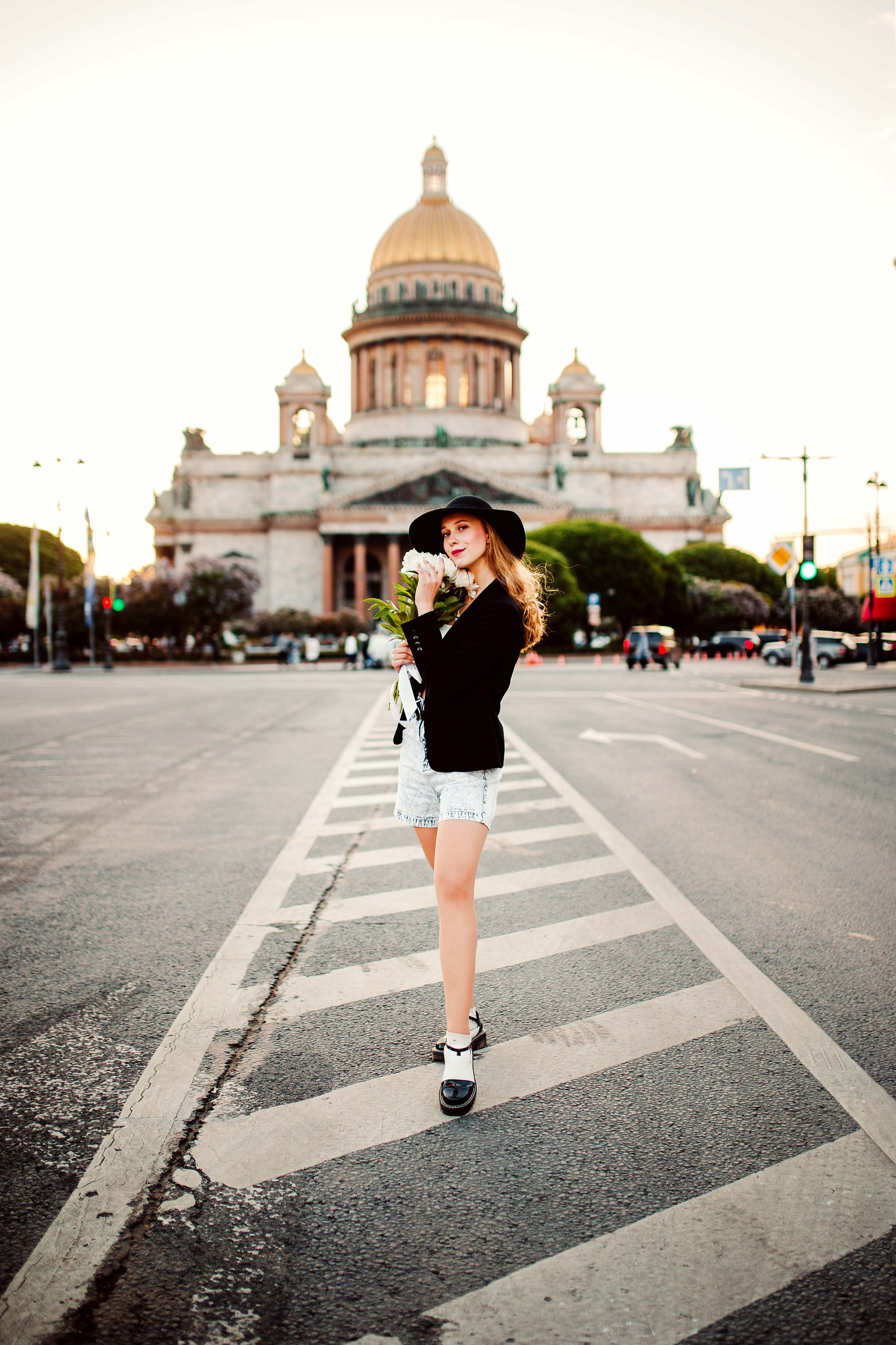 Алена у Исаакиевского собора. Семейный и индивидуальный фотограф в Санкт-Петербурге Маргарита Щипкова