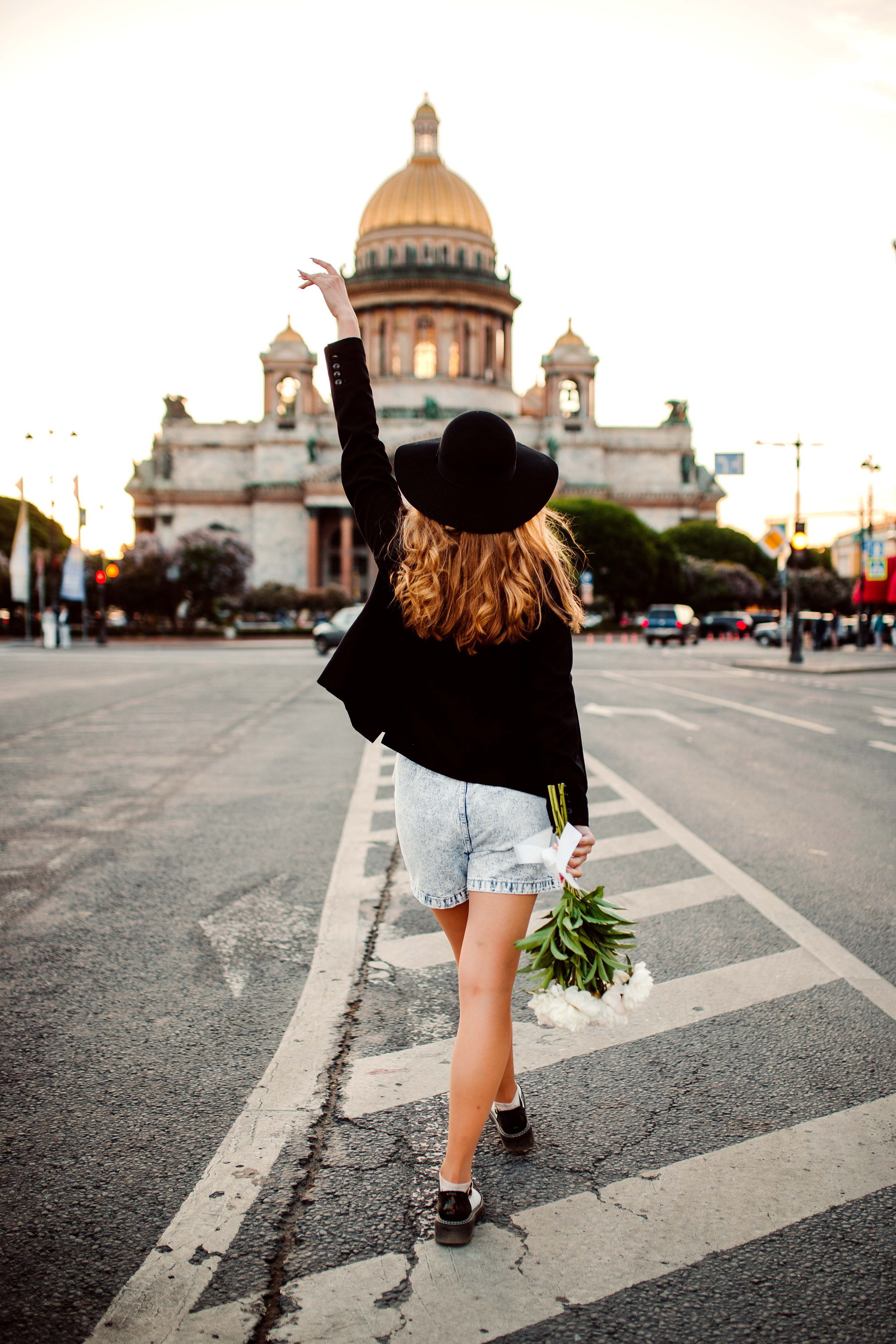 Алена у Исаакиевского собора. Семейный и индивидуальный фотограф в Санкт-Петербурге Маргарита Щипкова