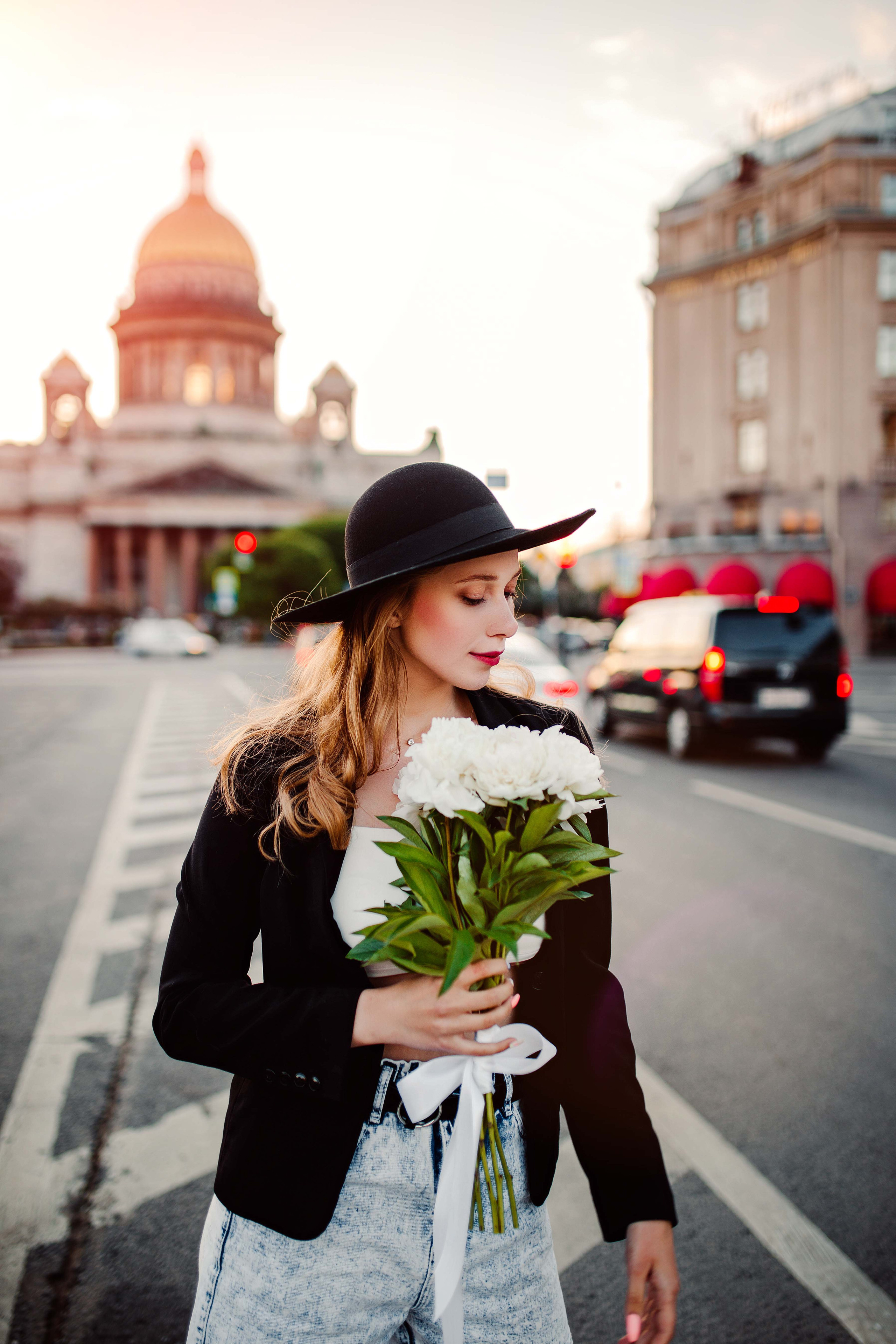 Алена у Исаакиевского собора. Семейный и индивидуальный фотограф в Санкт-Петербурге Маргарита Щипкова