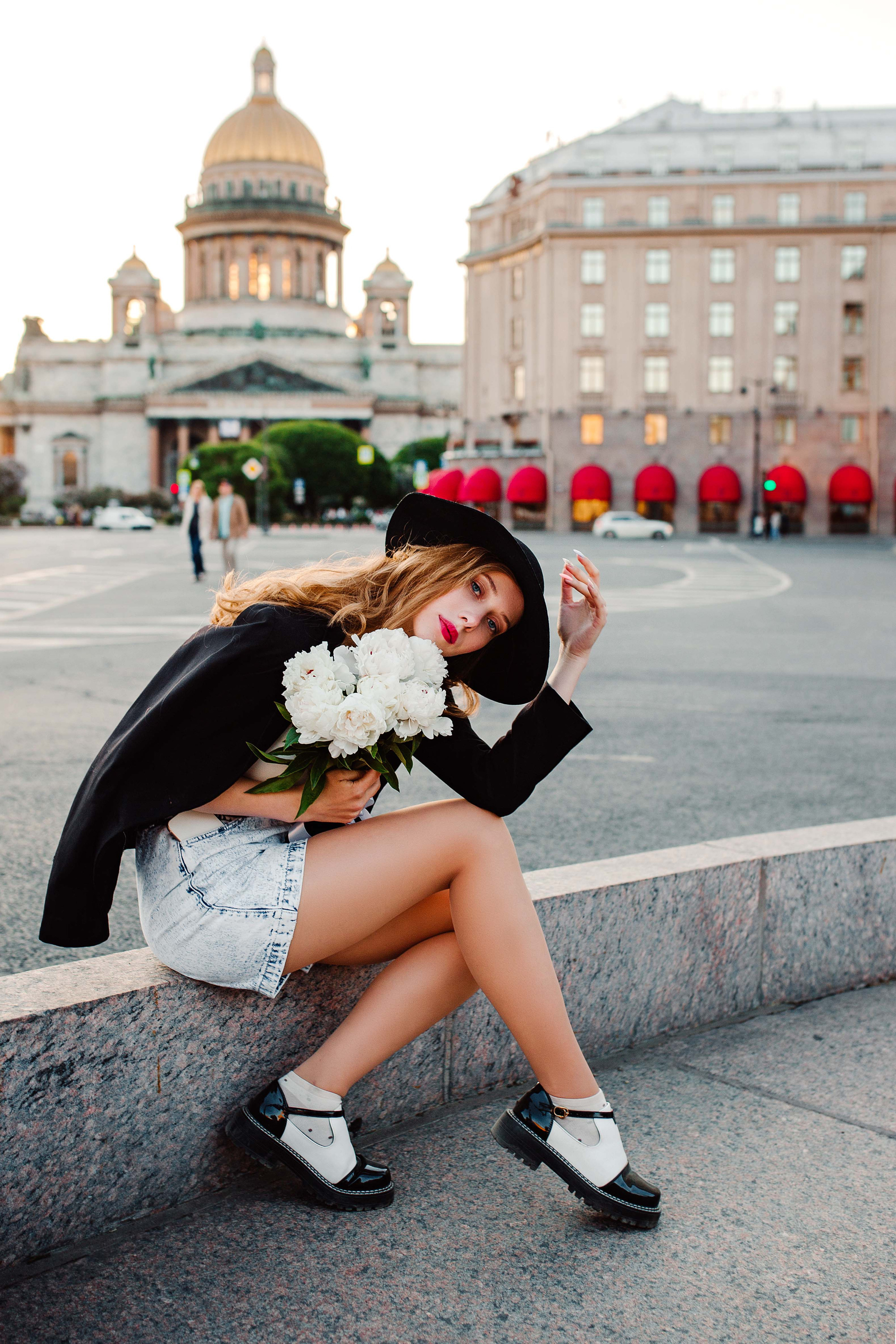 Алена у Исаакиевского собора. Семейный и индивидуальный фотограф в Санкт-Петербурге Маргарита Щипкова