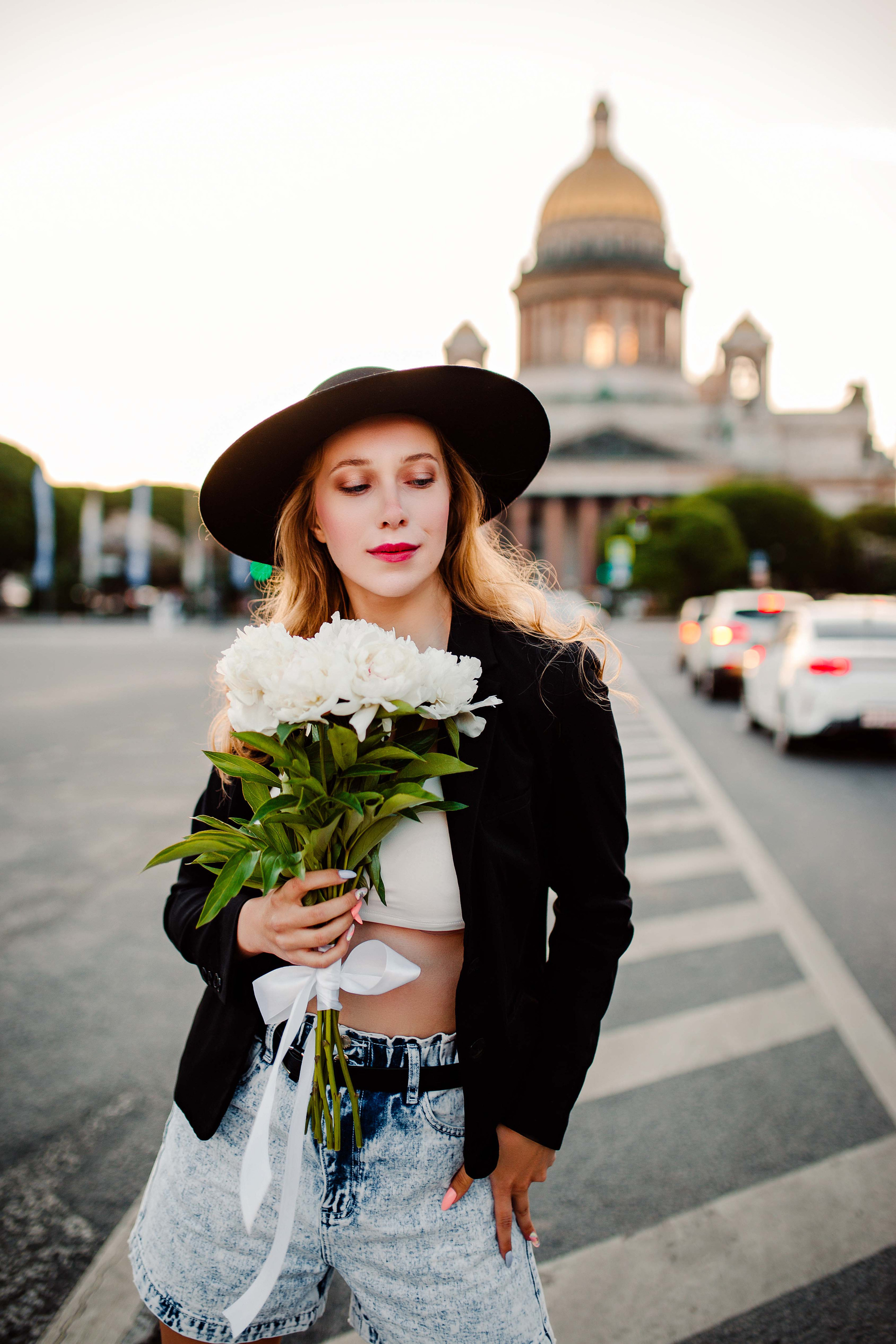 Алена у Исаакиевского собора. Семейный и индивидуальный фотограф в Санкт-Петербурге Маргарита Щипкова