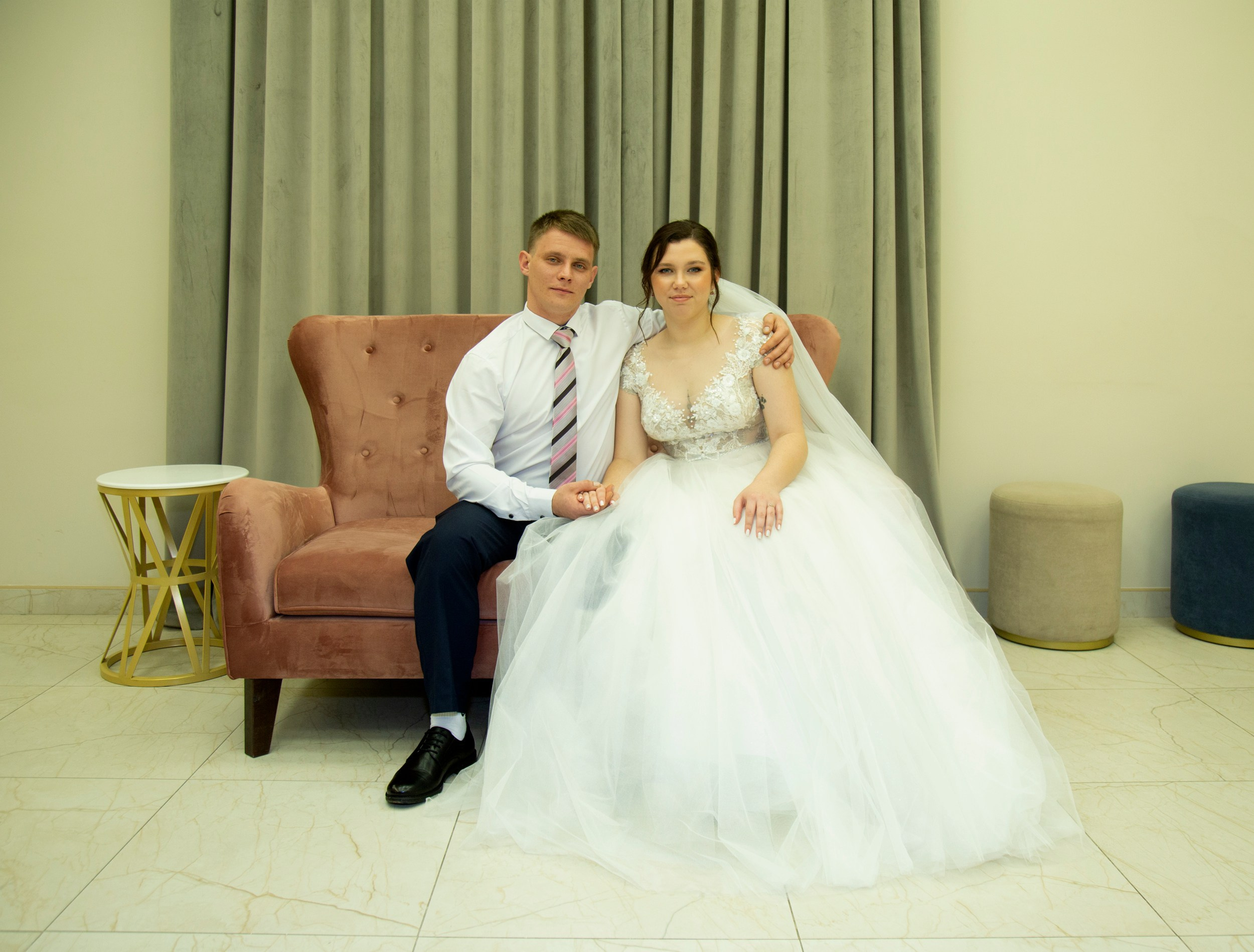 Свадебная фотосессия Андрея и Алины в Савеловском ЗАГСе. Фотосессия в студии в Москве от профессионального фотографа услуги по доступным ценам