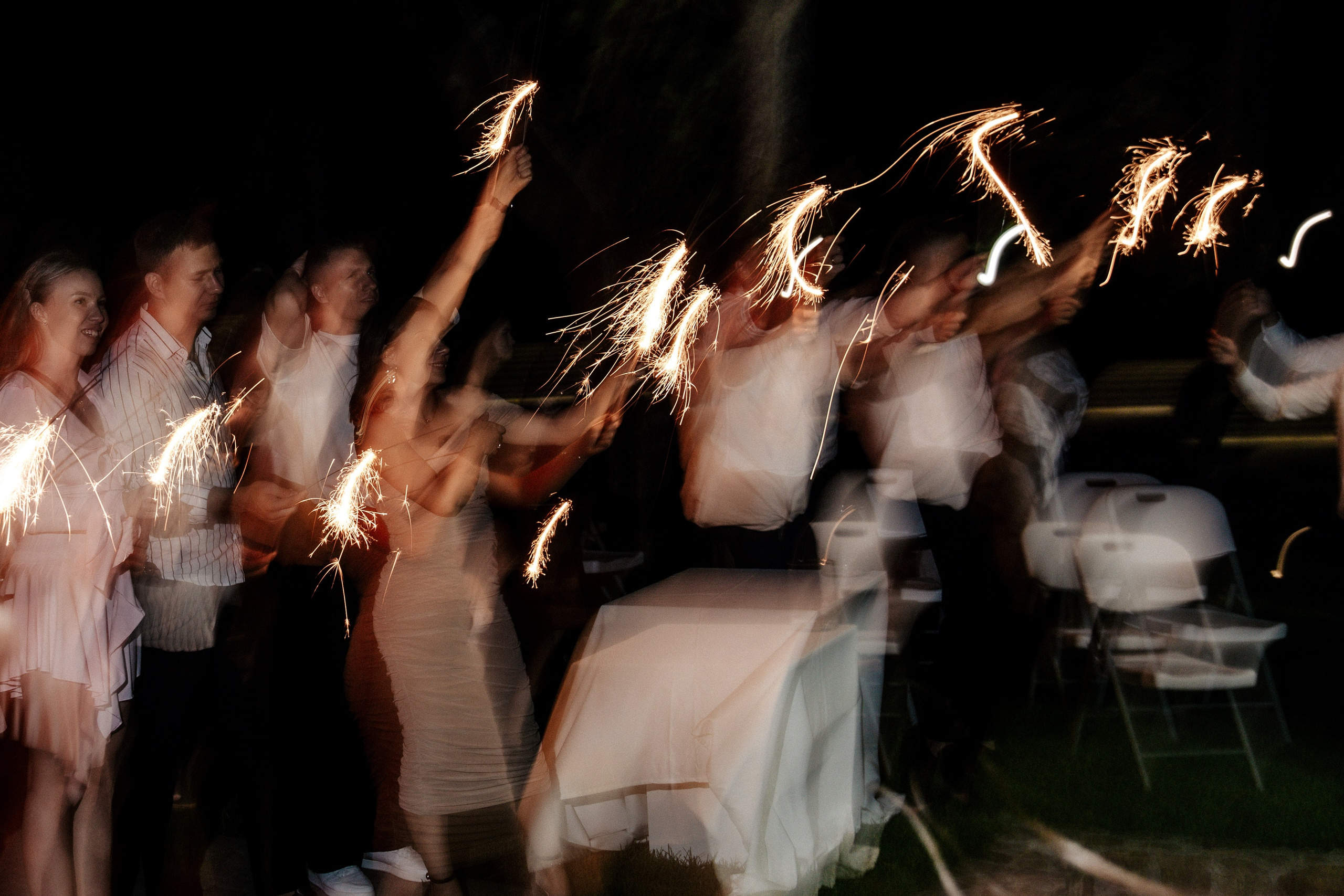 Я создаю профессиональные фотографии, которые сохраняют эмоции, детали и атмосферу вашего праздника. Свадебный фотограф во Владивостоке