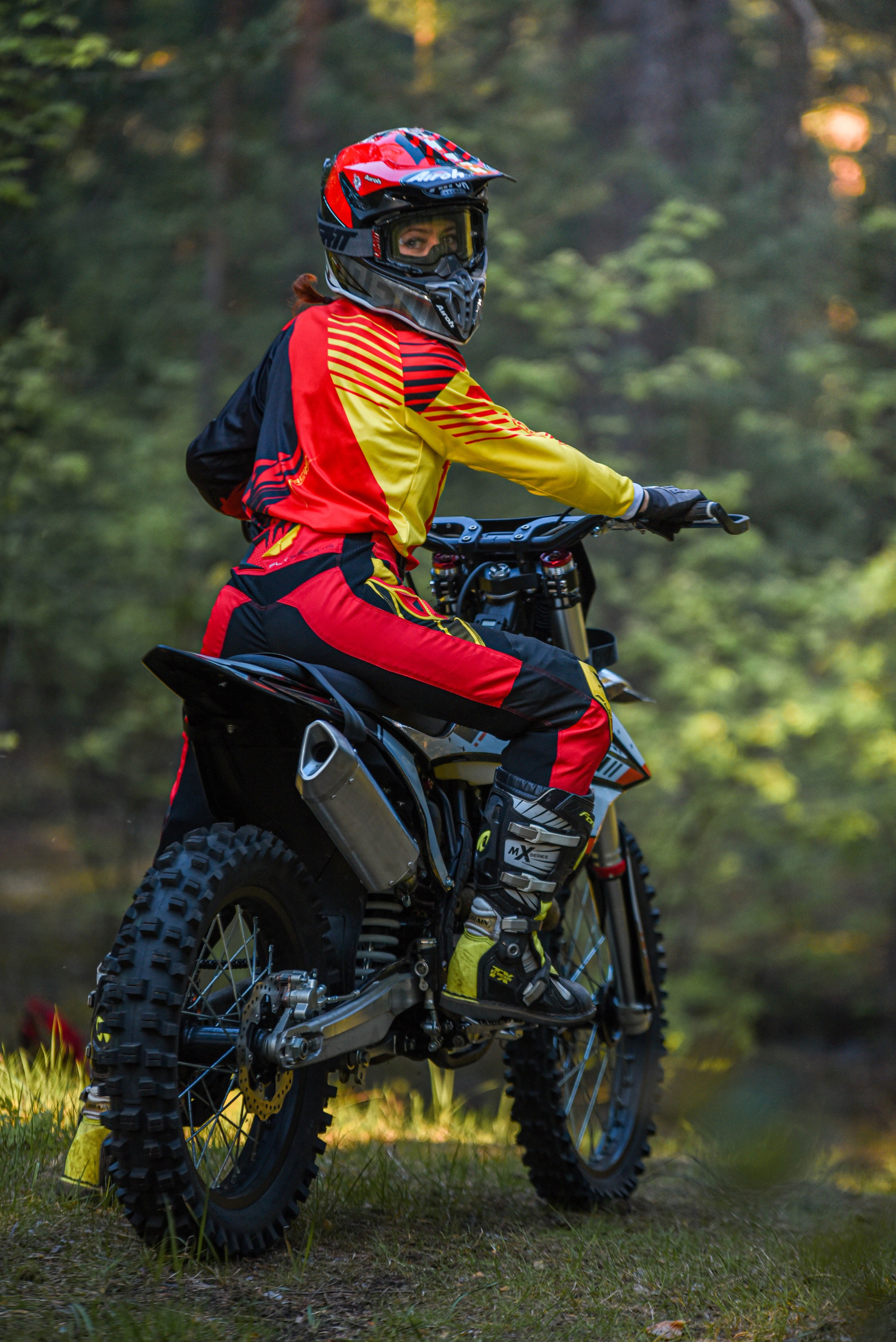 Рыжая на мото. Мотофотограф в Нижнем Новгороде Динара Зуйкова