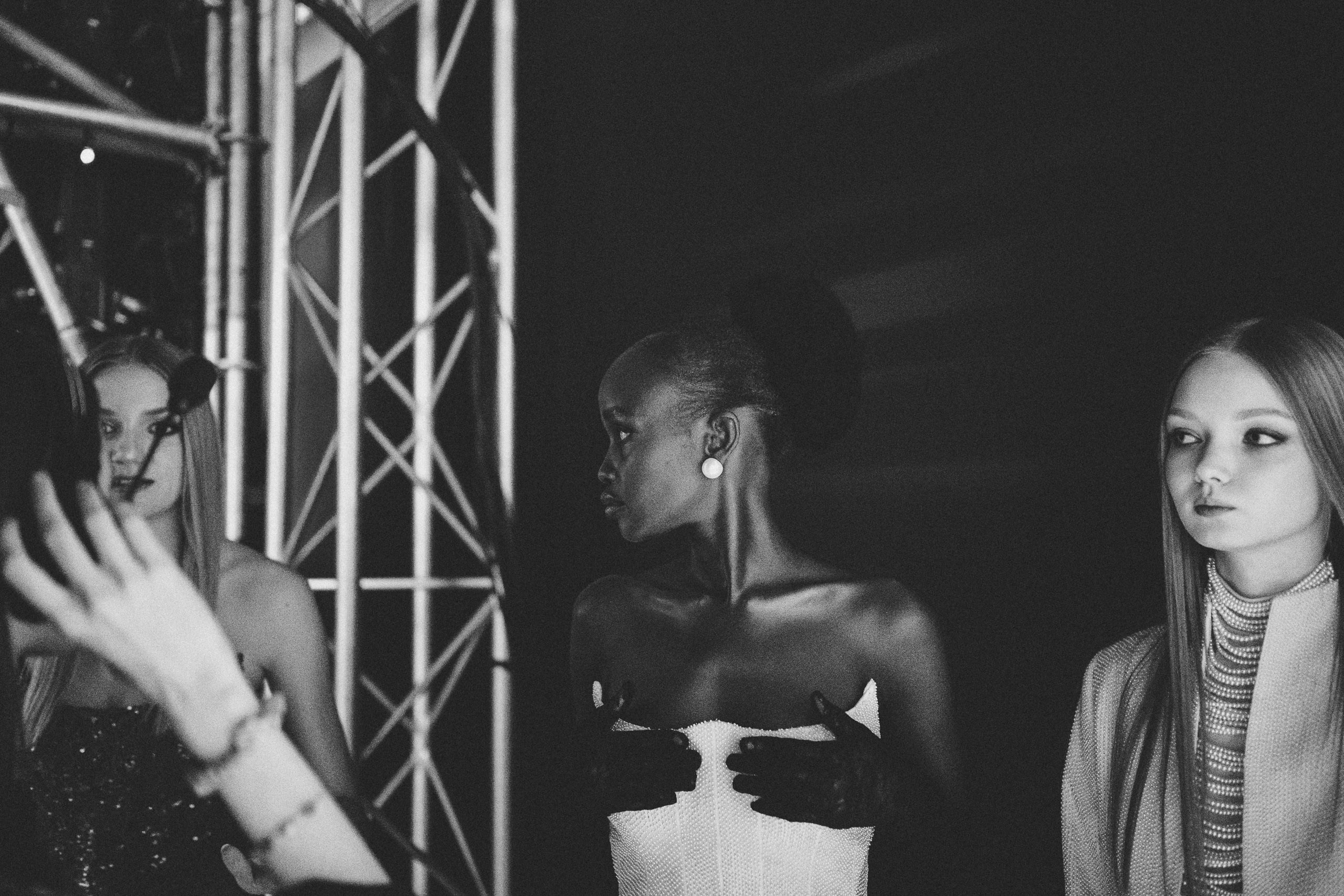 Бэкстейдж показа дизайнера Shantnu Nikhil на MFW 2025