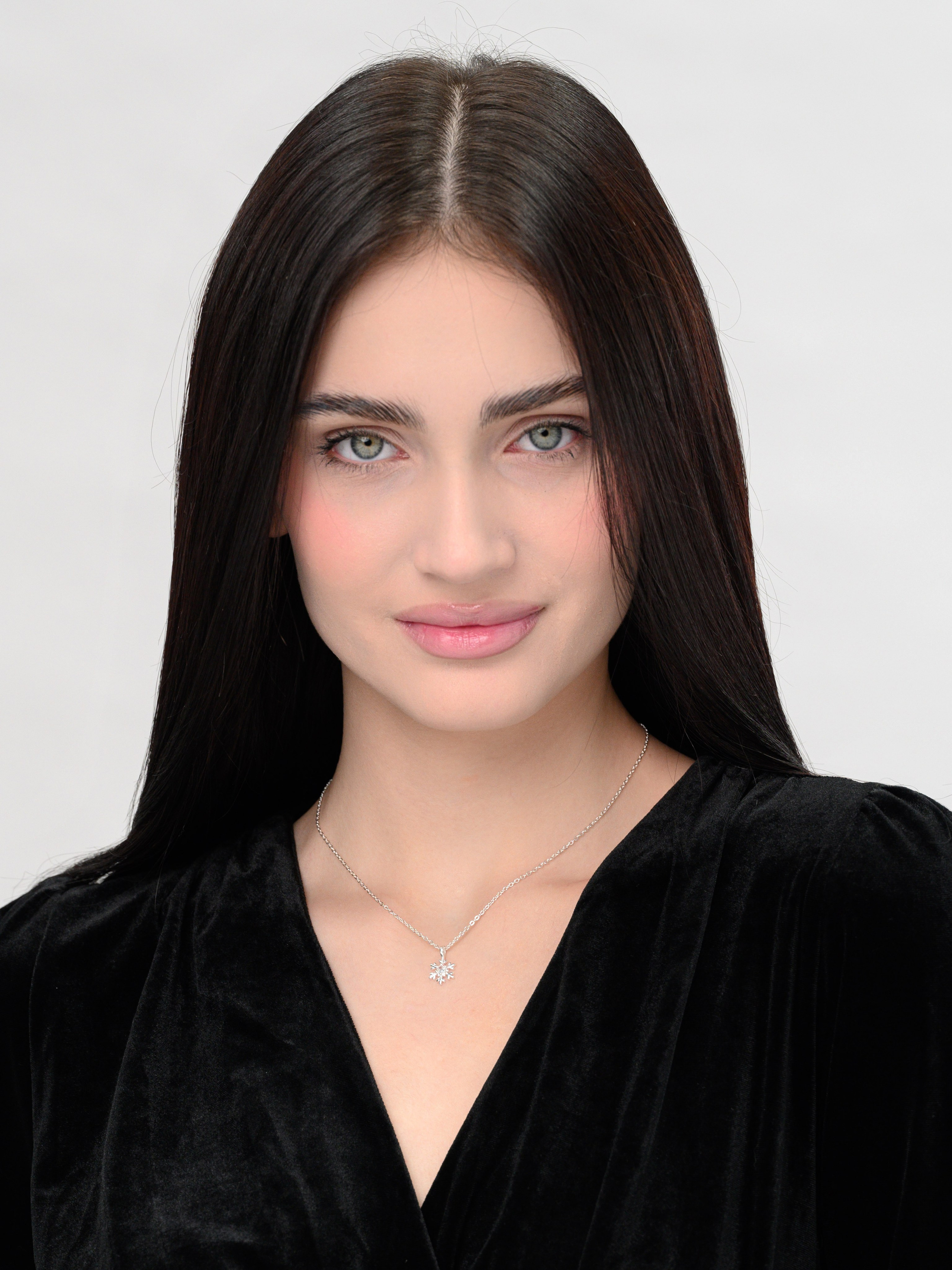 Каталог Девушки. Студия рекламной и предметной съемки товаров WELKO Studio