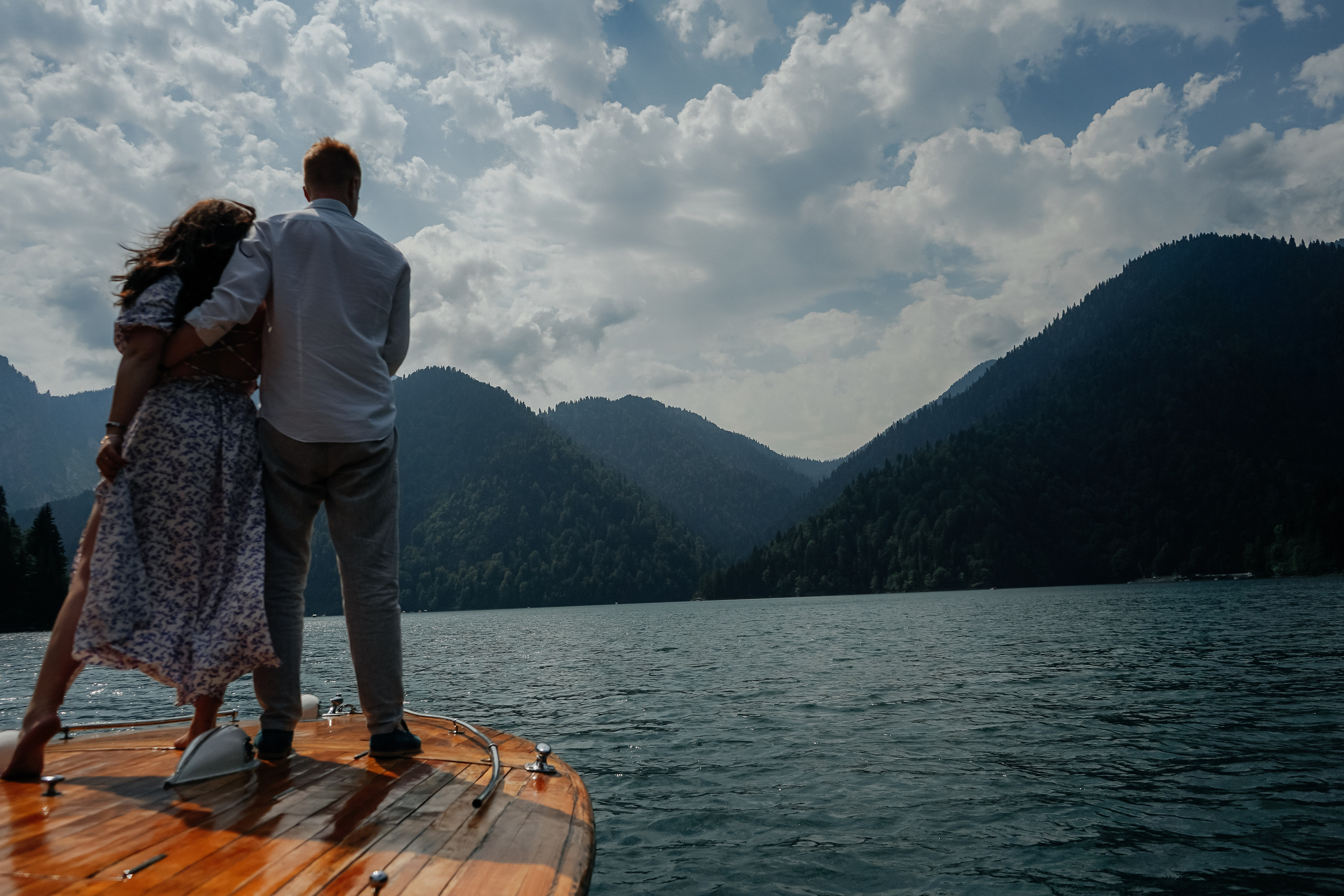 Романтическая фотосессия Илья и Валерия озеро Рица Абхазия. Фотограф в Сочи Марина Барс