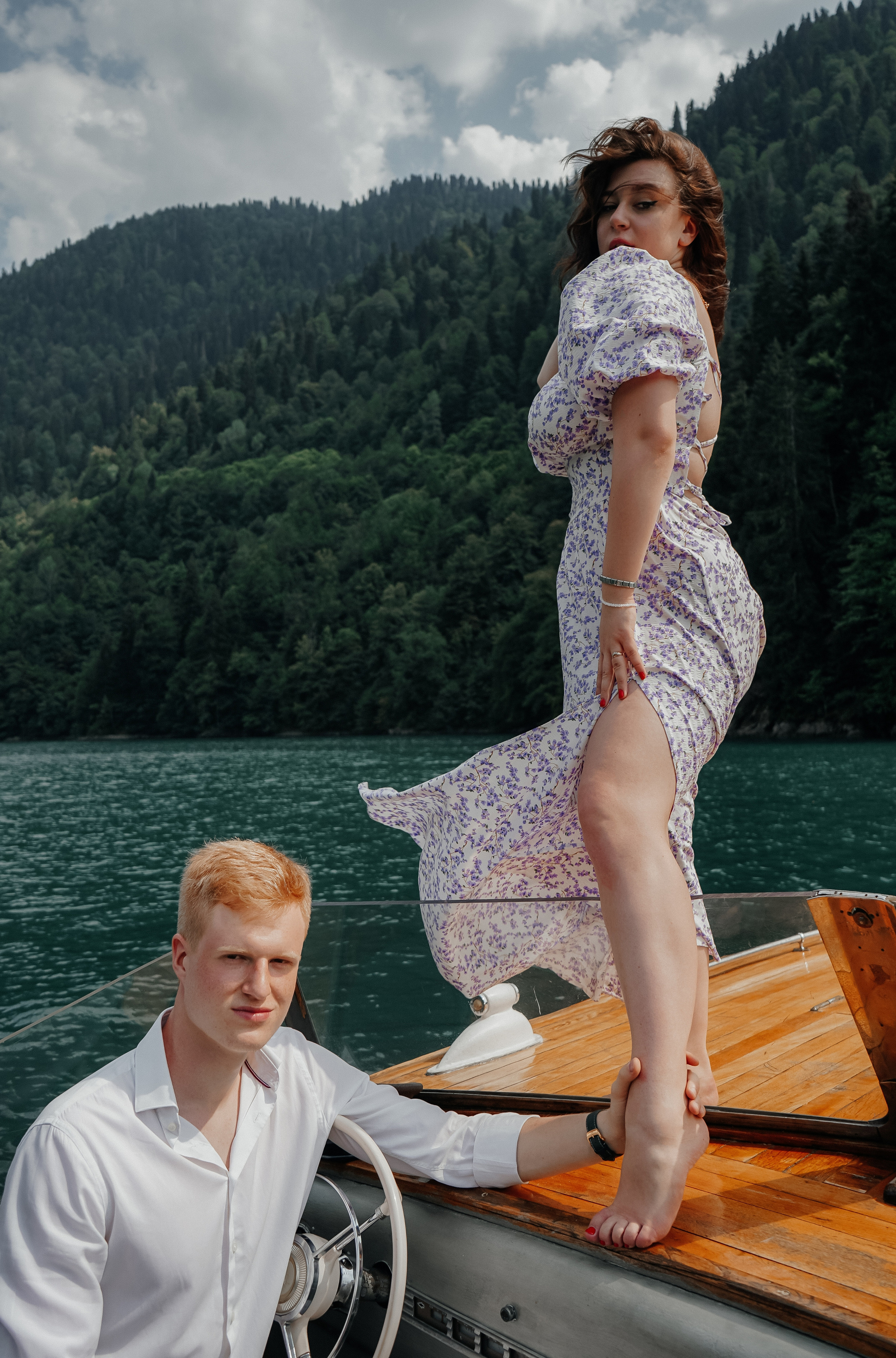 Романтическая фотосессия Илья и Валерия озеро Рица Абхазия. Фотограф в Сочи Марина Барс