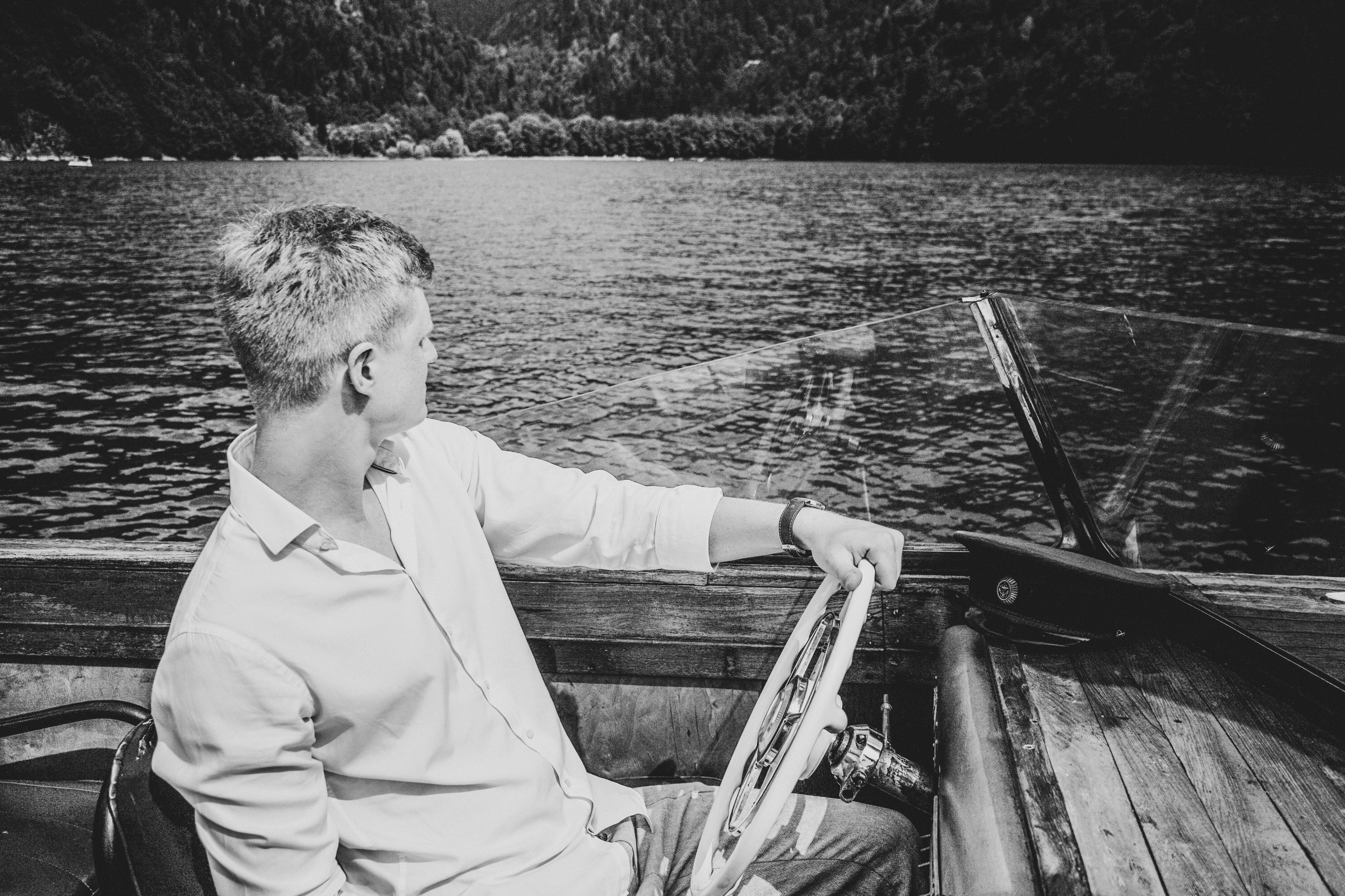 Романтическая фотосессия Илья и Валерия озеро Рица Абхазия. Фотограф в Сочи Марина Барс